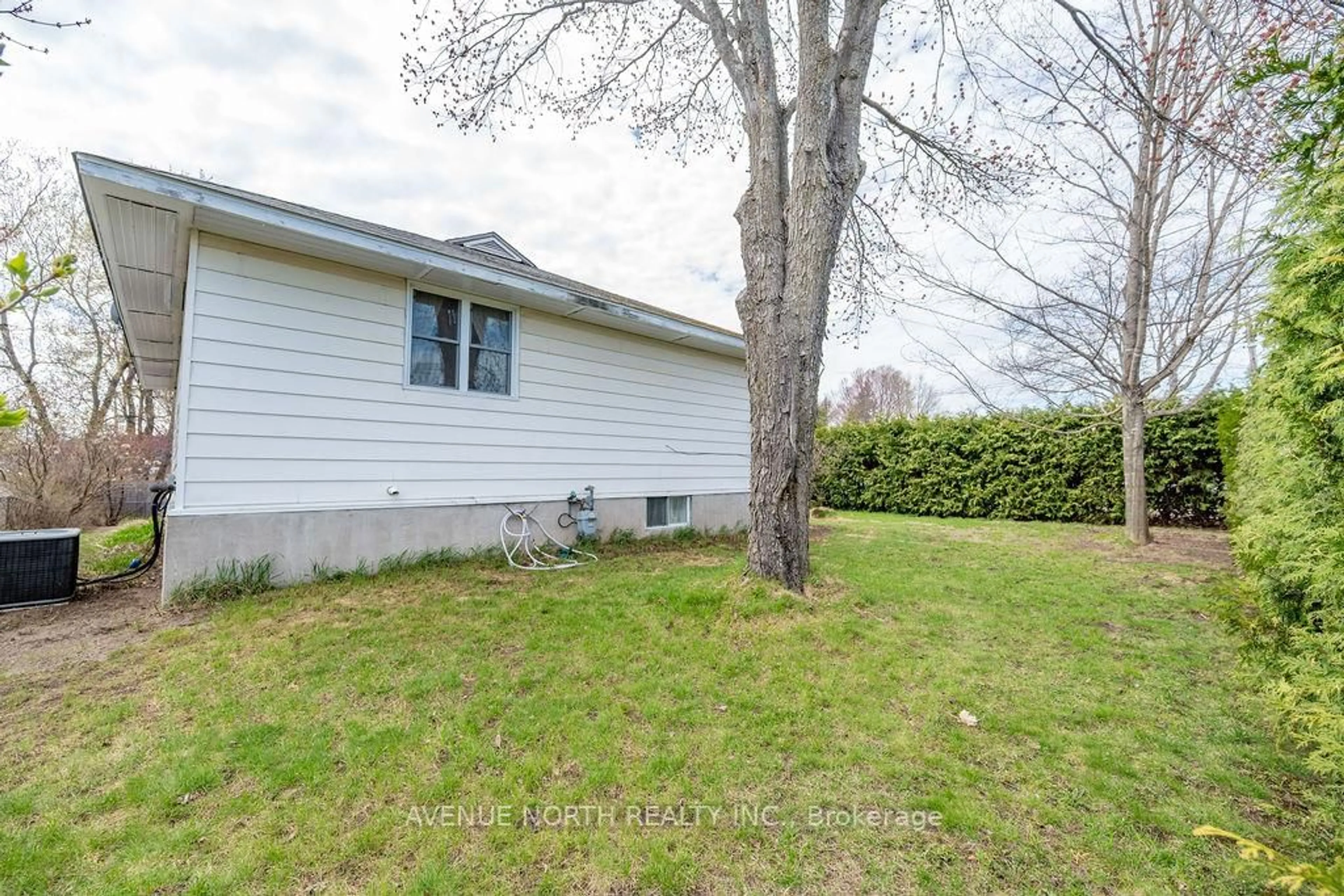 Unknown for 7 Laura St, Petawawa Ontario K8H 1V3