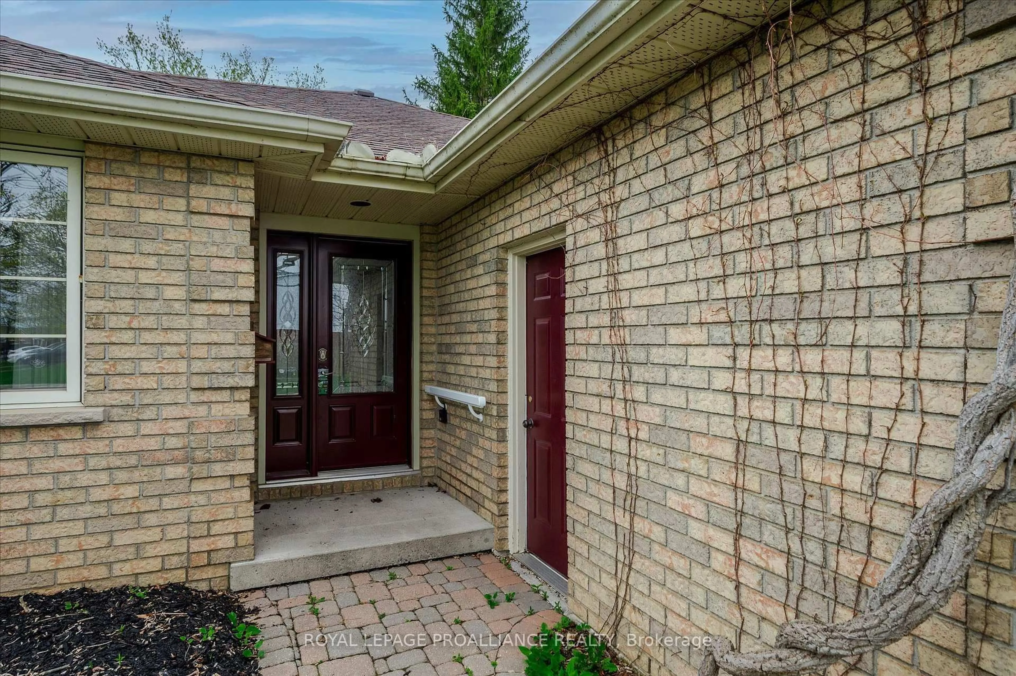 Home with brick exterior material, street for 1512 Glenforest Cres, Peterborough West Ontario K9K 2J2