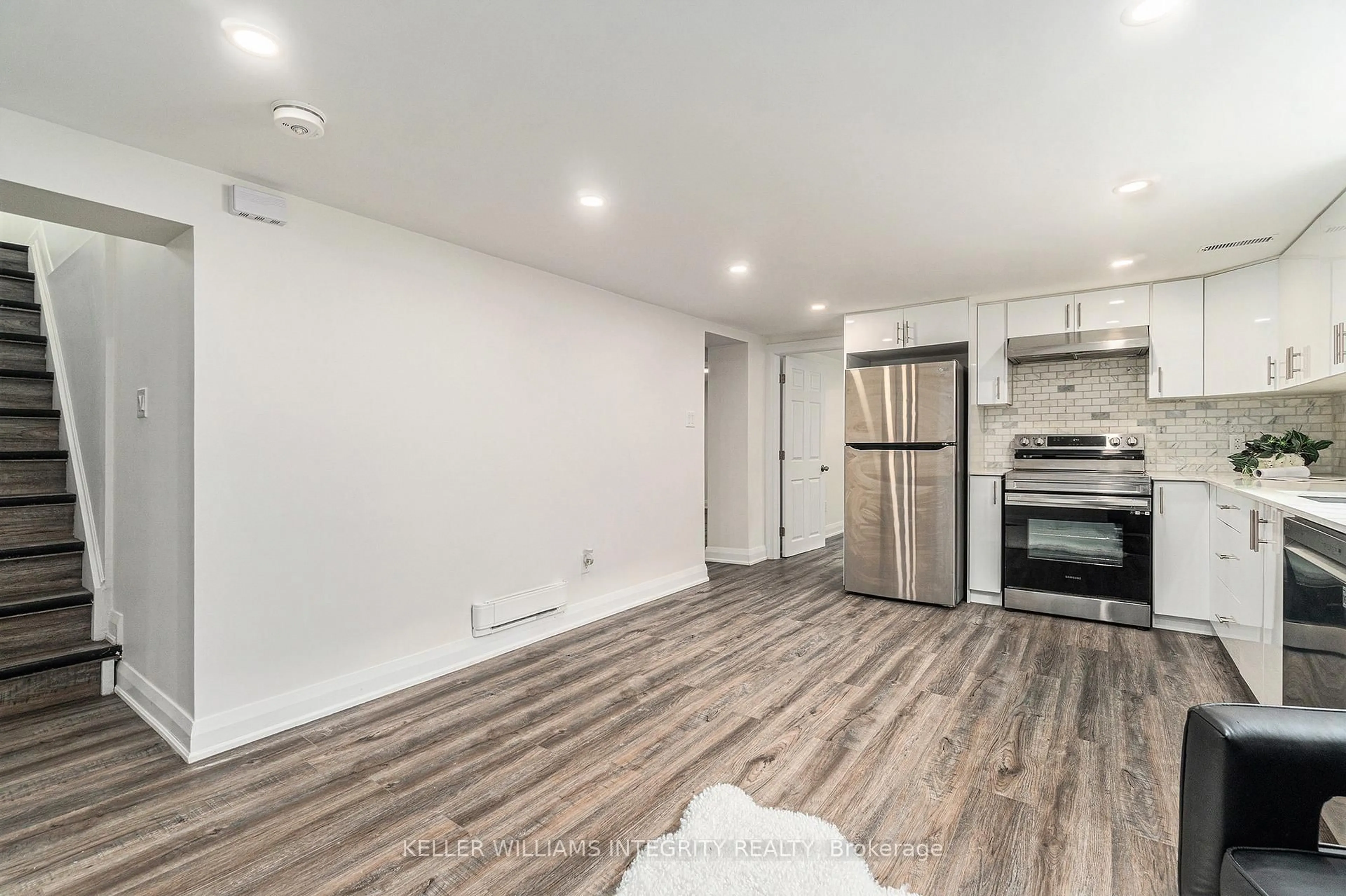 A pic of a room for 752 Dickens Ave, Ottawa Ontario K1G 2X8