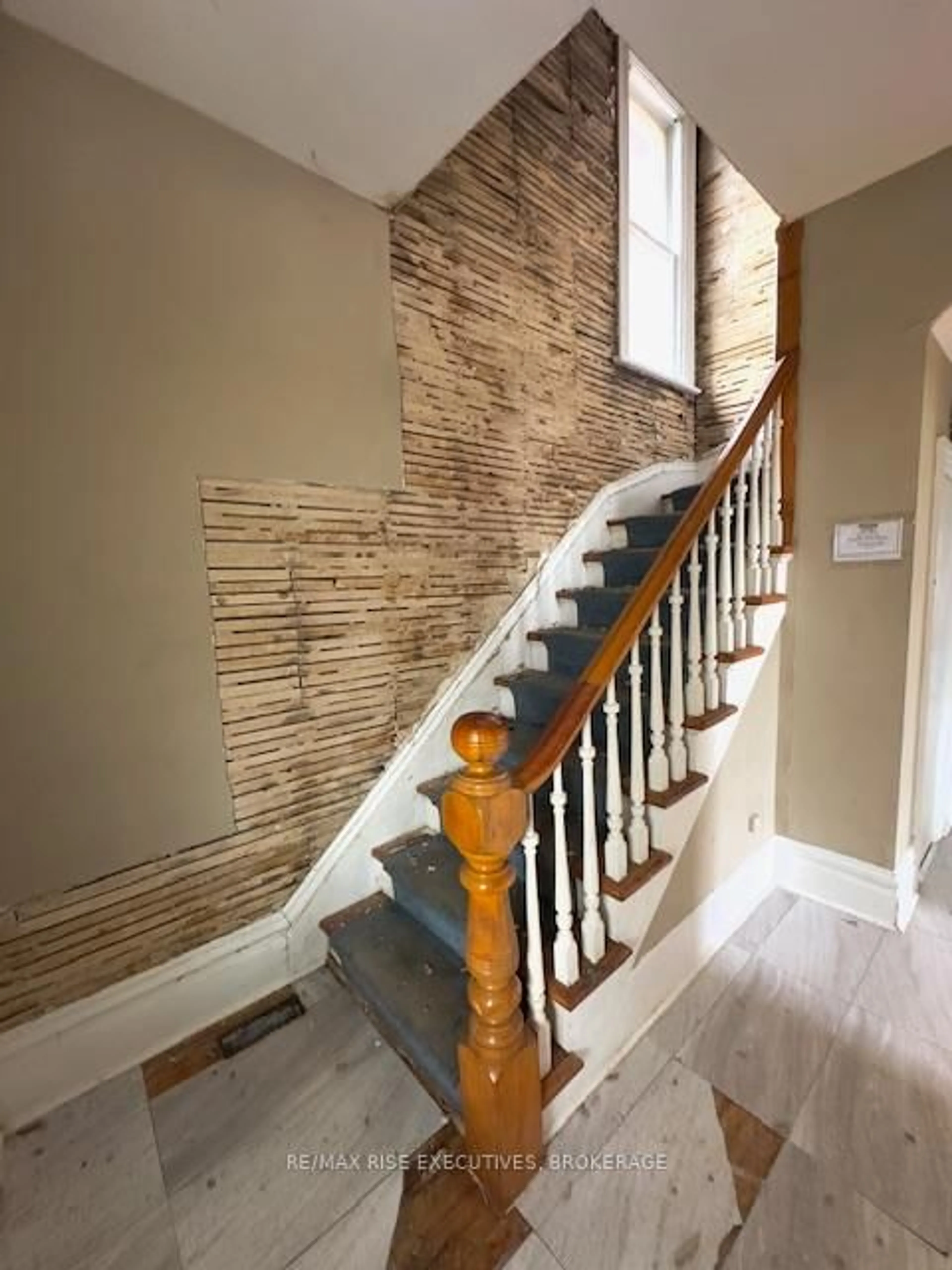 Stairs for 473 Raglan St, Renfrew Ontario K7V 1R9