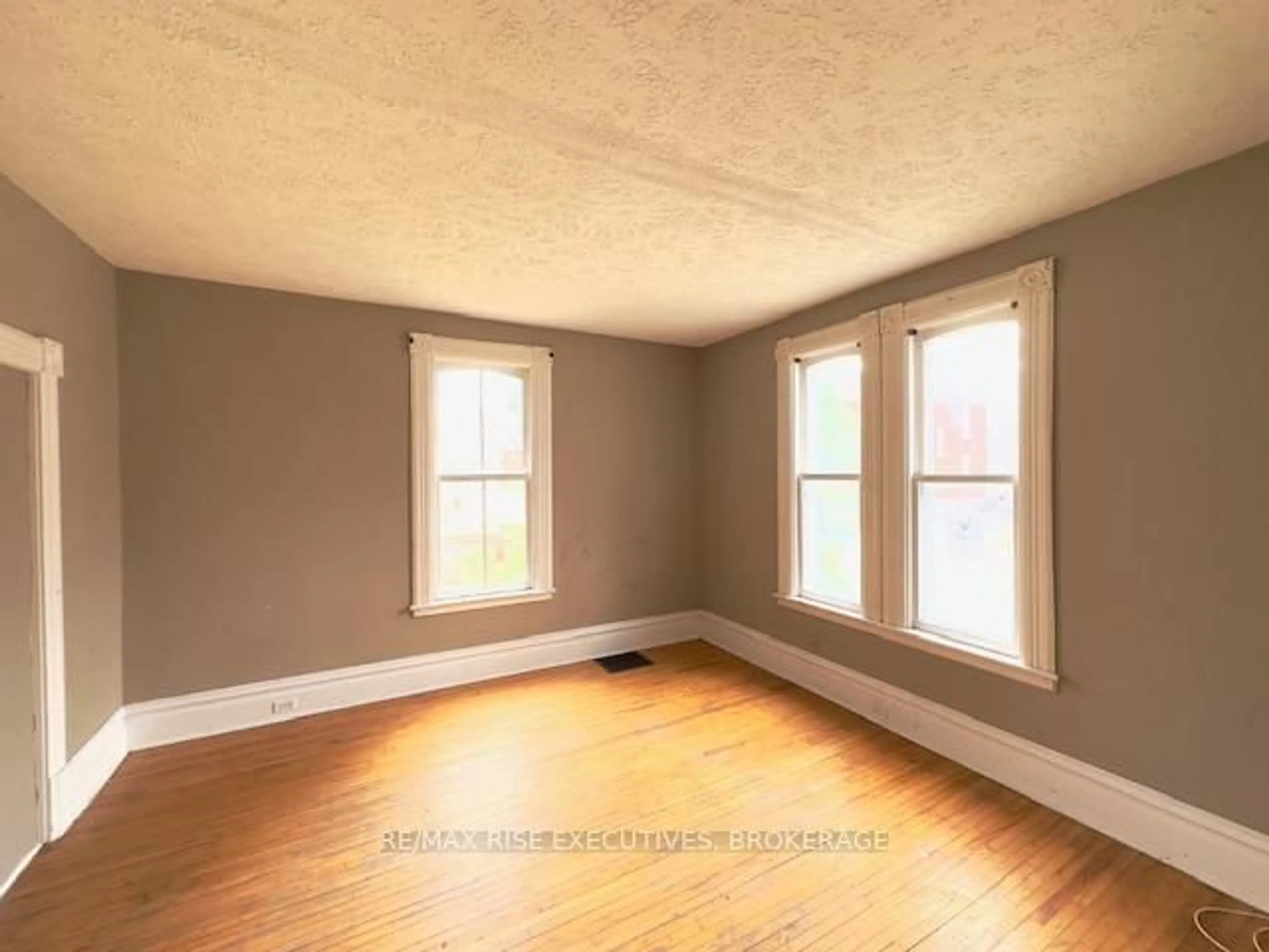 A pic of a room for 473 Raglan St, Renfrew Ontario K7V 1R9