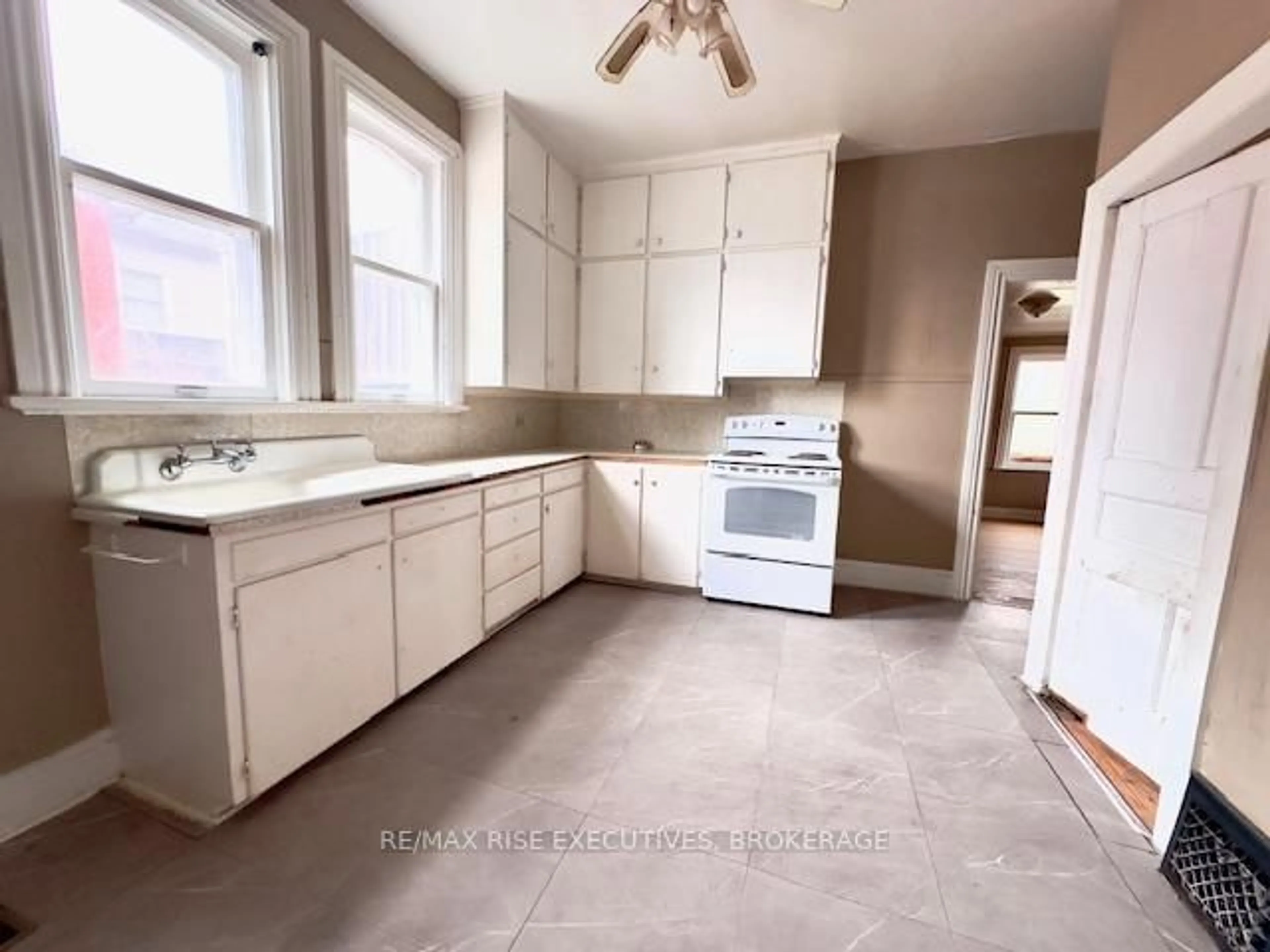 Unknown for 473 Raglan St, Renfrew Ontario K7V 1R9