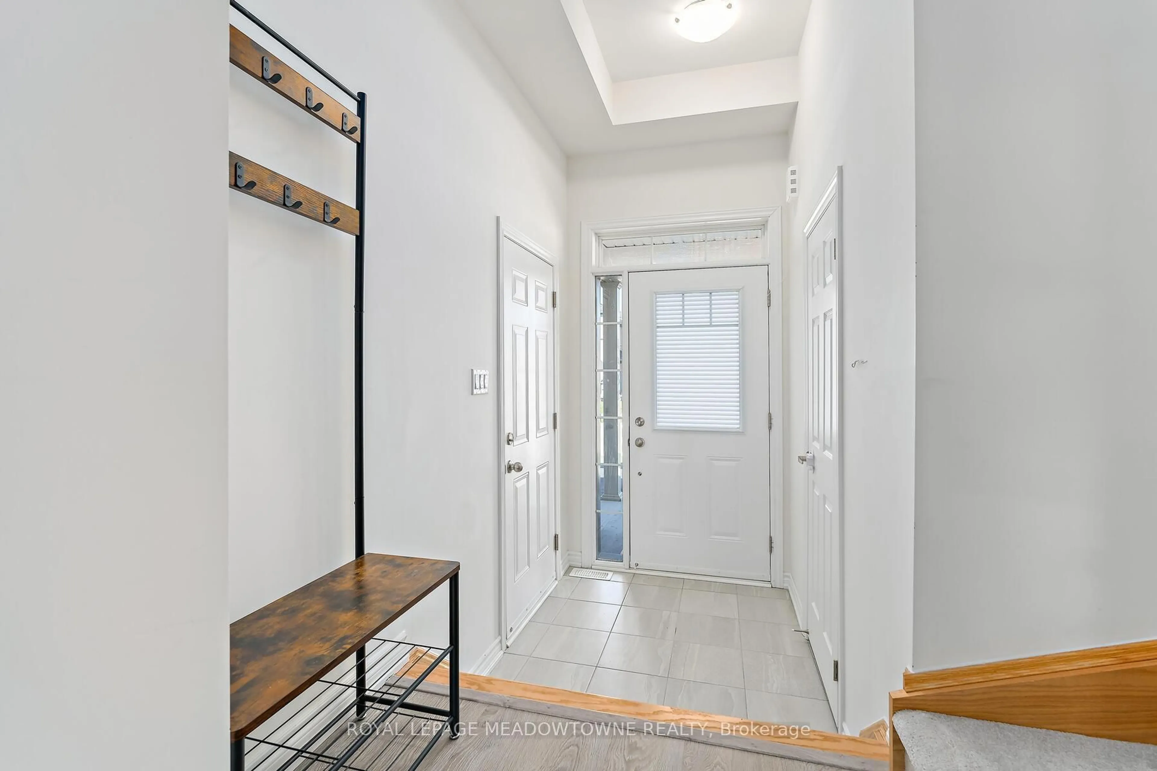 Indoor entryway for 196 Elliot Ave, Centre Wellington Ontario N1M 0J5