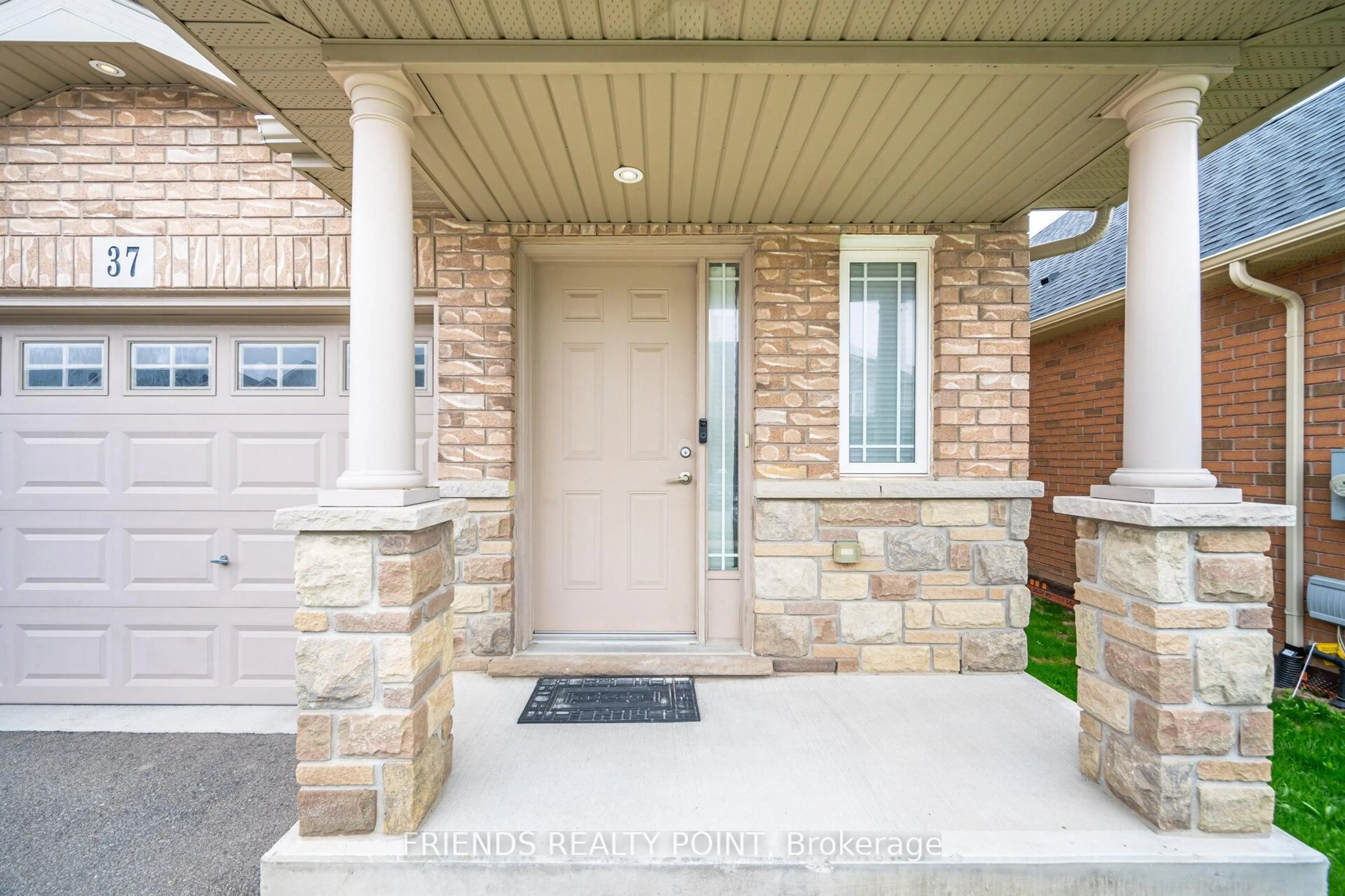 Indoor entryway for 37 Charleswood Cres, Hamilton Ontario L0R 1P0