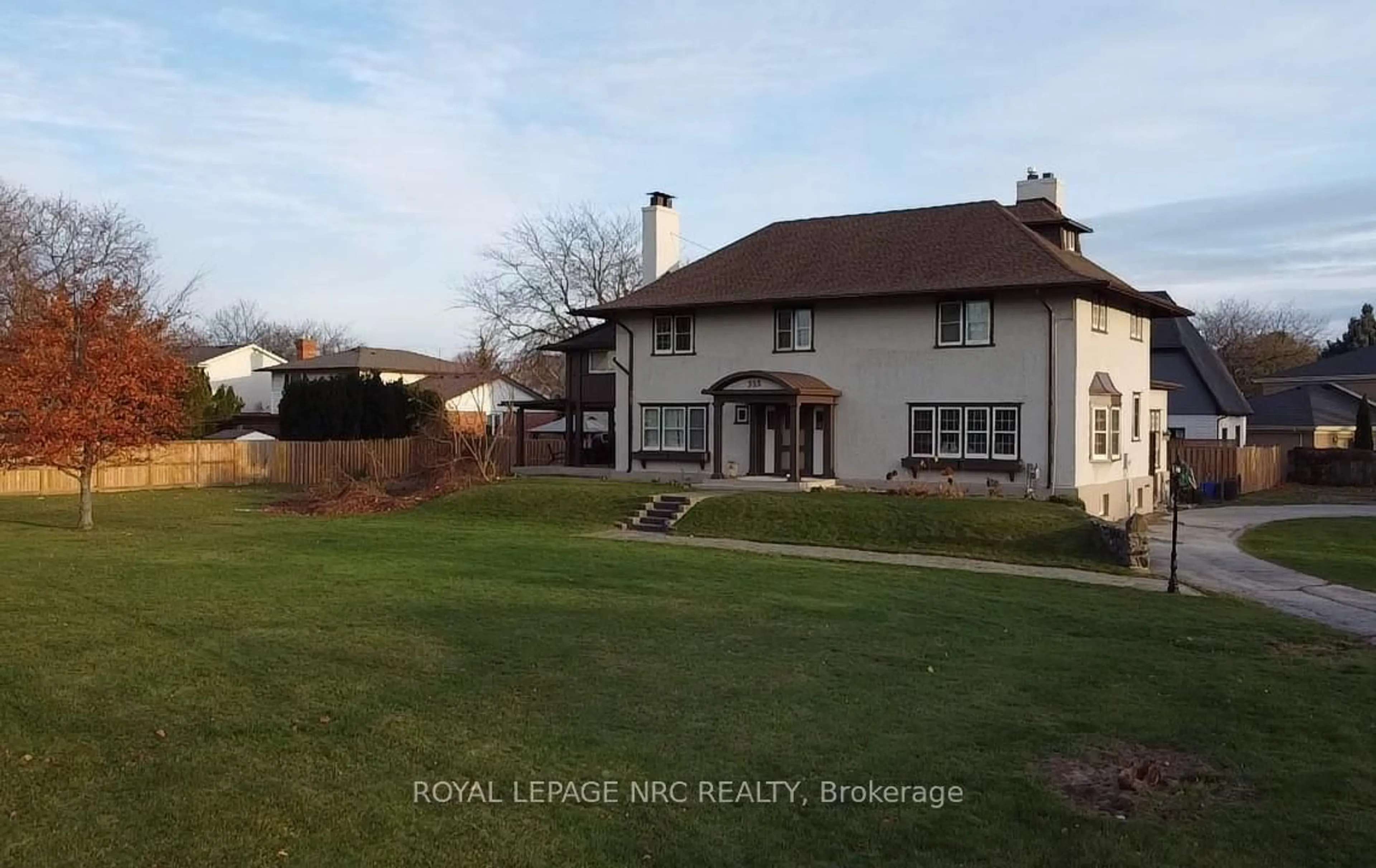 A pic from outside/outdoor area/front of a property/back of a property/a pic from drone, building for 333 Main St, St. Catharines Ontario L2R 6P9