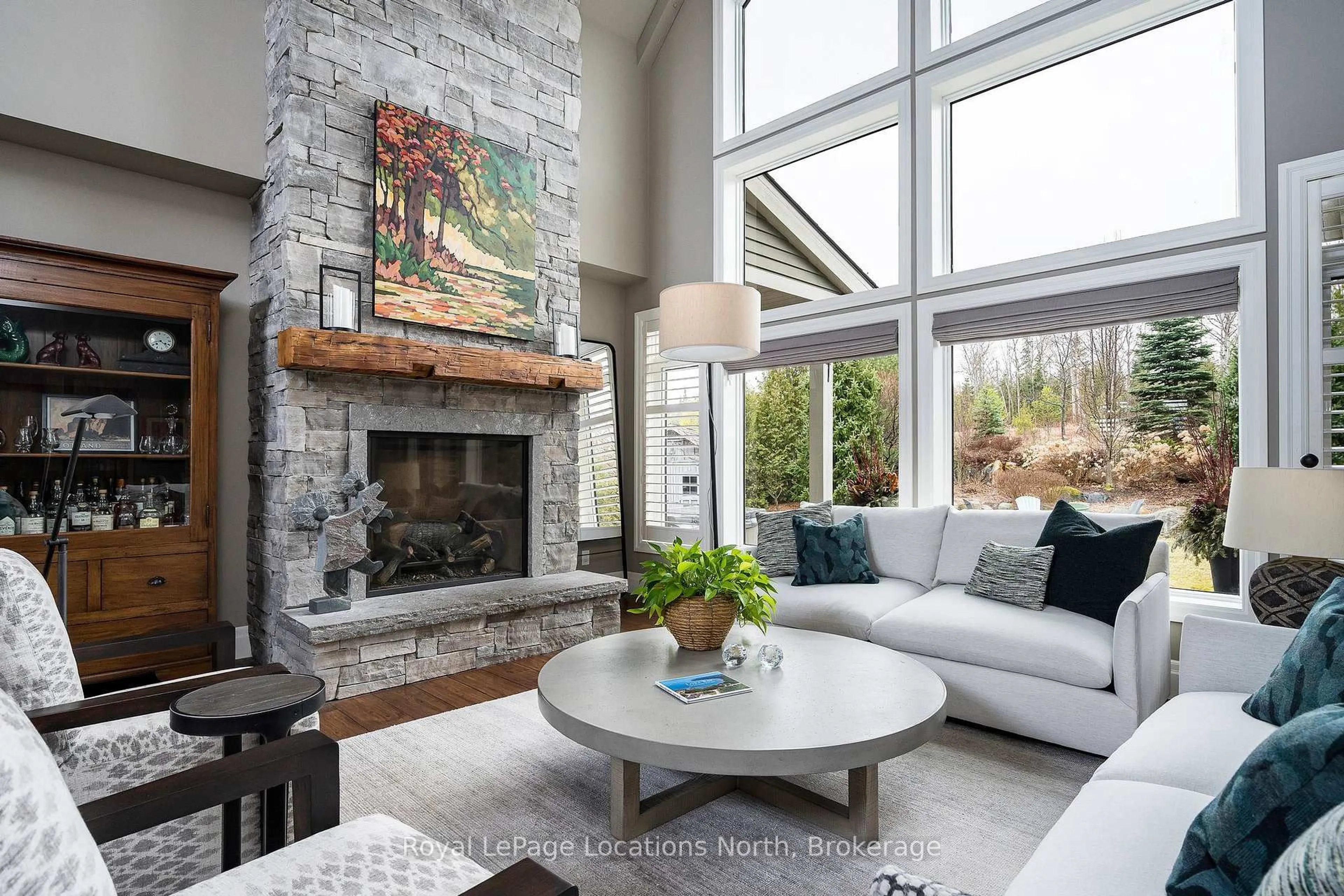 Living room with furniture, unknown for 328 SUNSET Blvd, Blue Mountains Ontario N0H 2P0