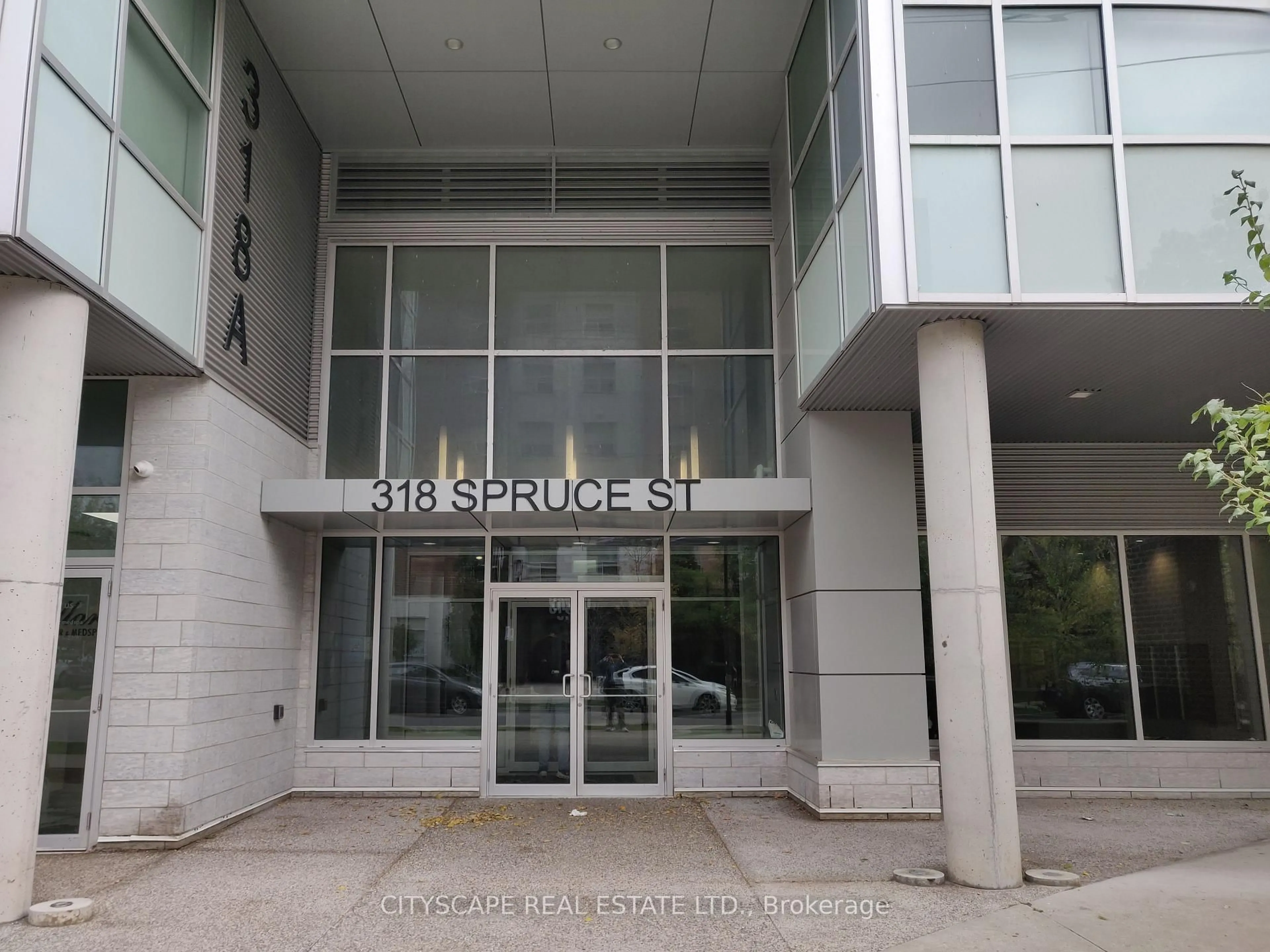 Indoor foyer for 318 Spruce St #217, Waterloo Ontario N2L 3M7