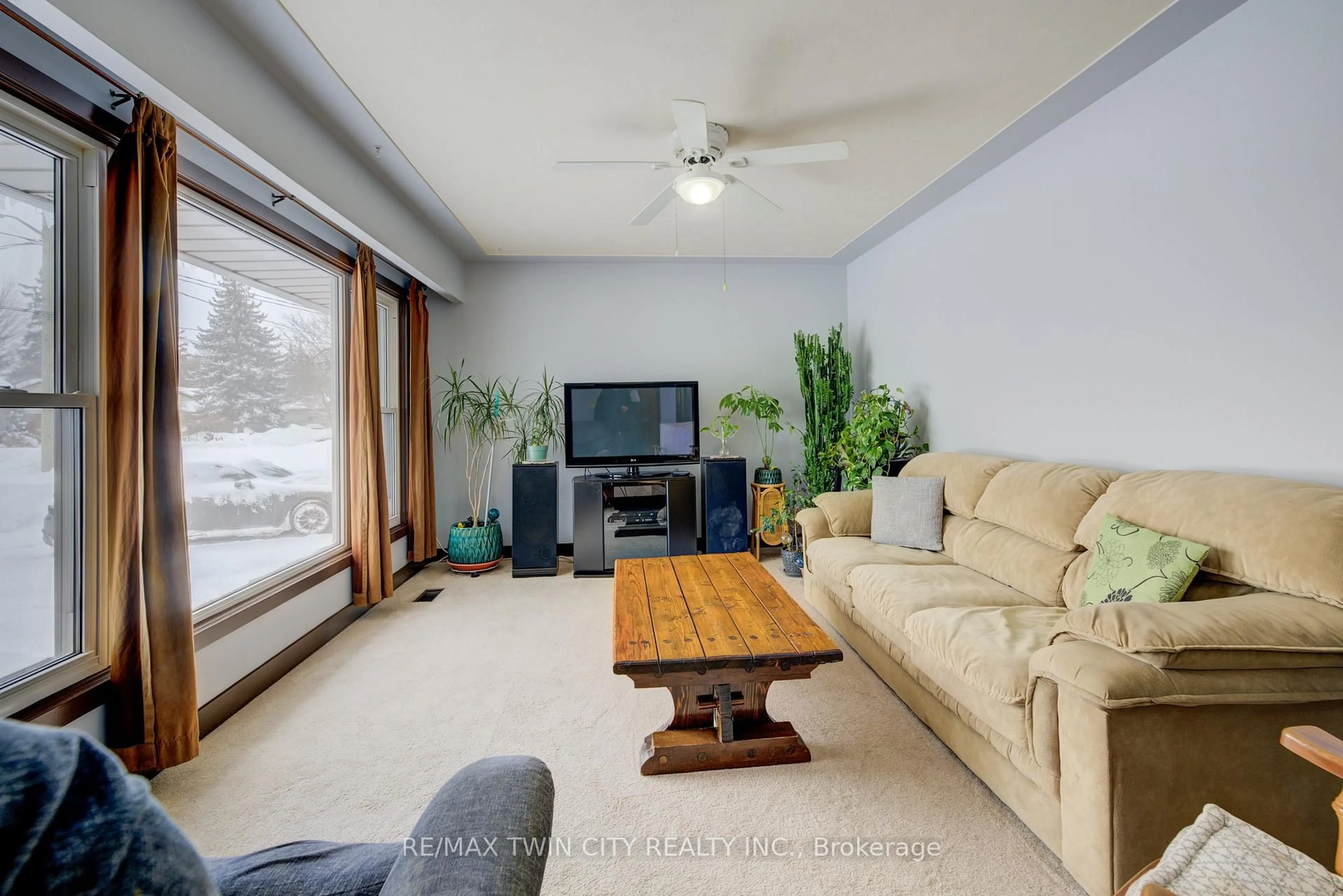 Living room with furniture, unknown for 98 Clive Rd, Kitchener Ontario N2H 3N6