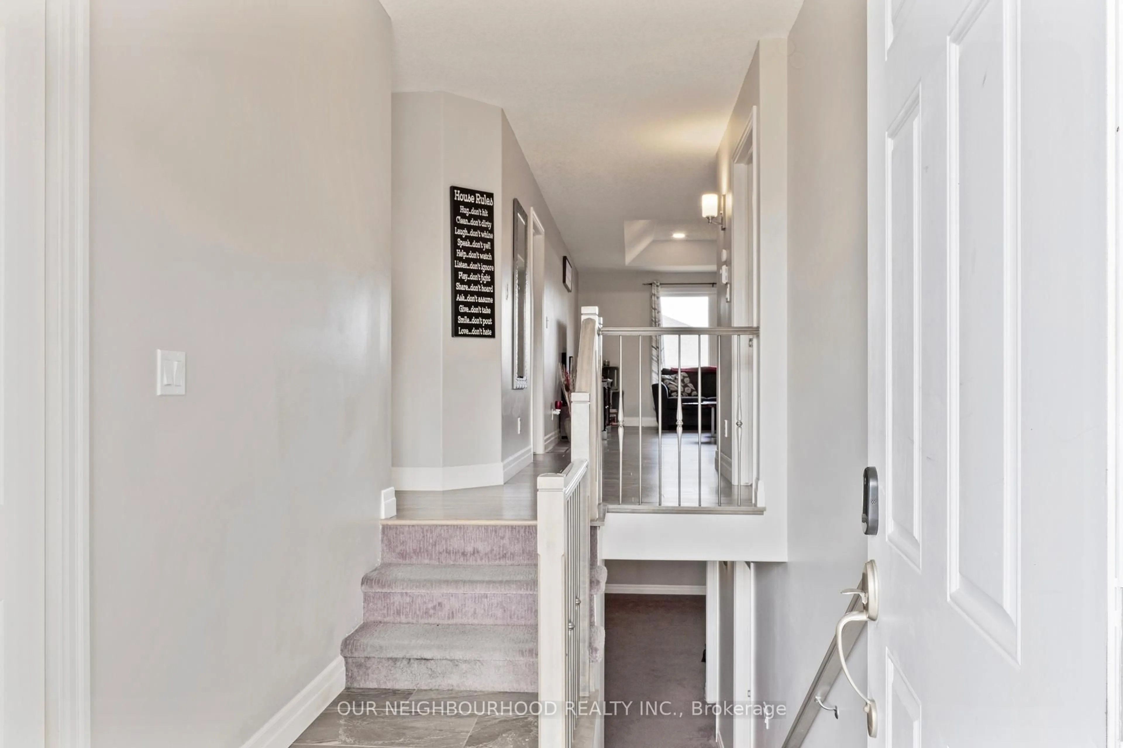 Indoor entryway for 54 Mcintosh Cres, Quinte West Ontario K8V 0G1