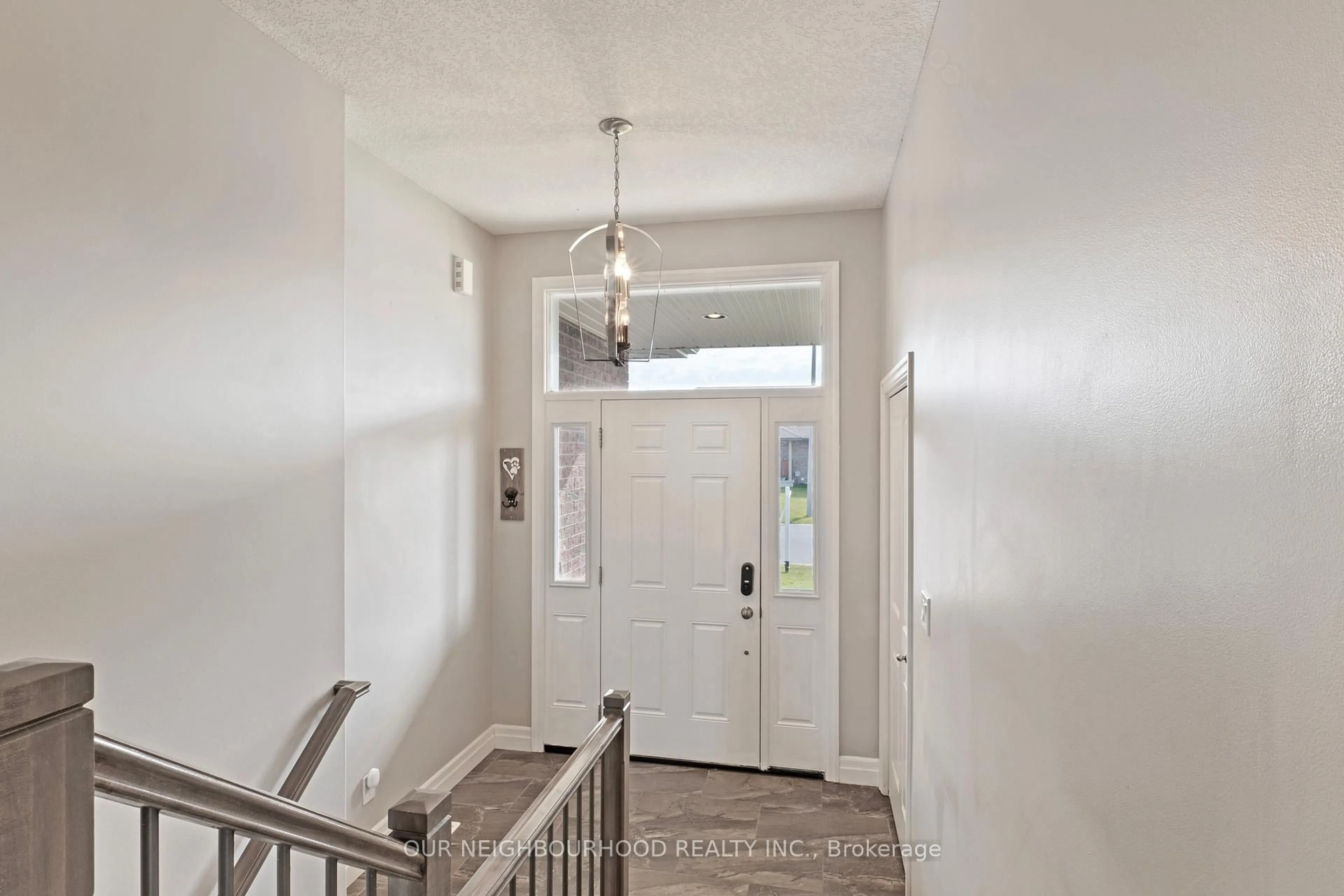 Indoor entryway for 54 Mcintosh Cres, Quinte West Ontario K8V 0G1
