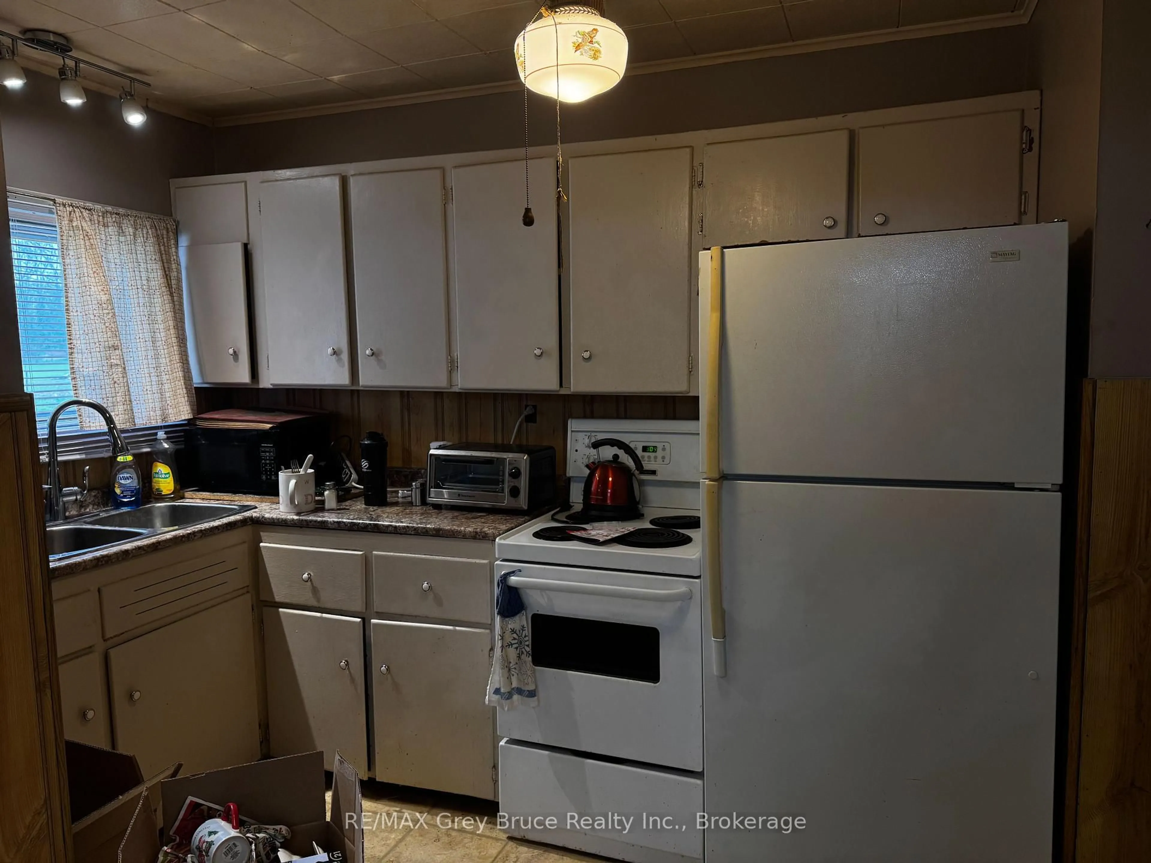Standard kitchen, unknown for 2496 6th Ave, Owen Sound Ontario N4K 5J6