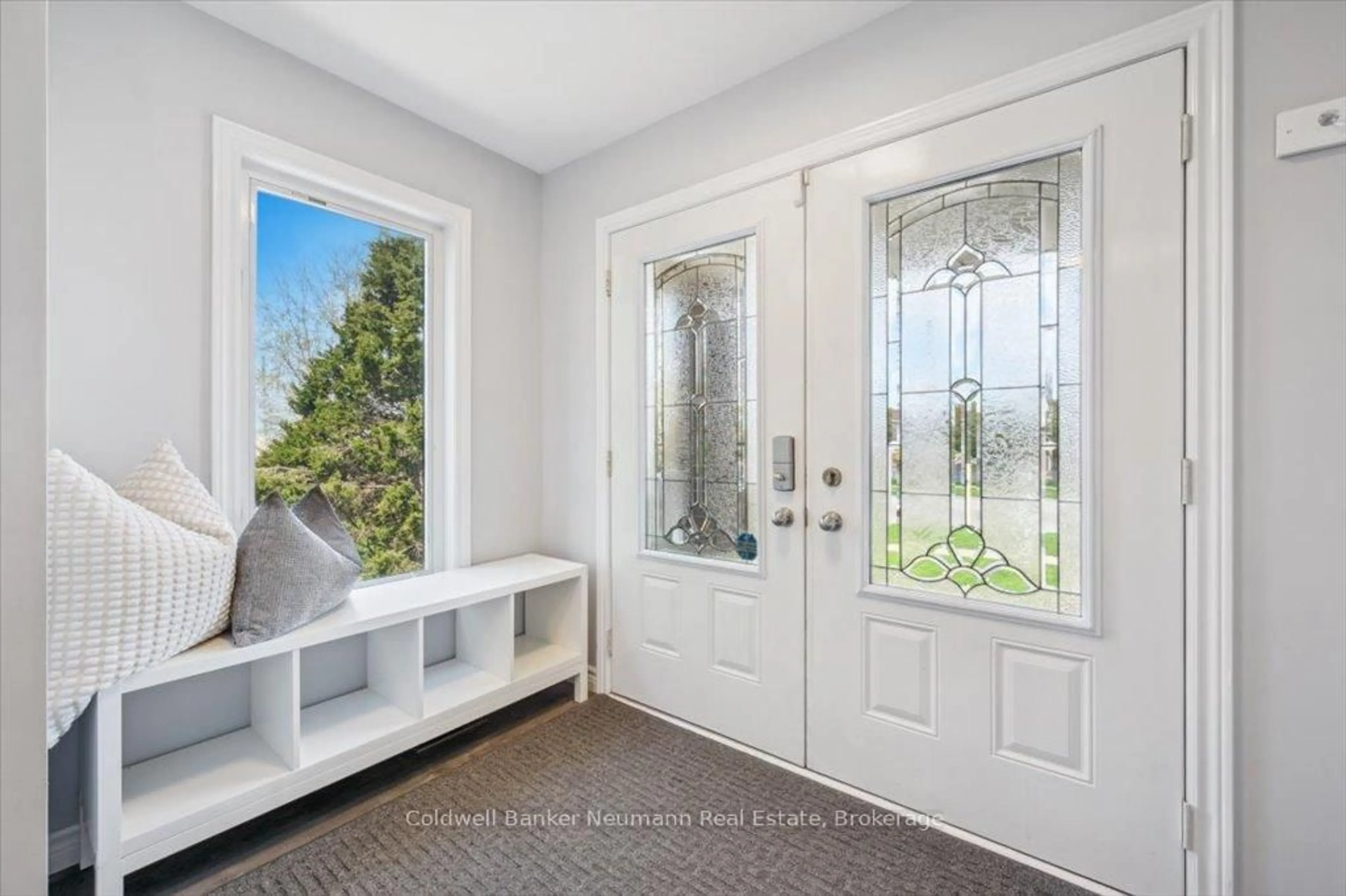 Indoor entryway for 183 Clairfields Dr, Guelph Ontario N1L 0A7