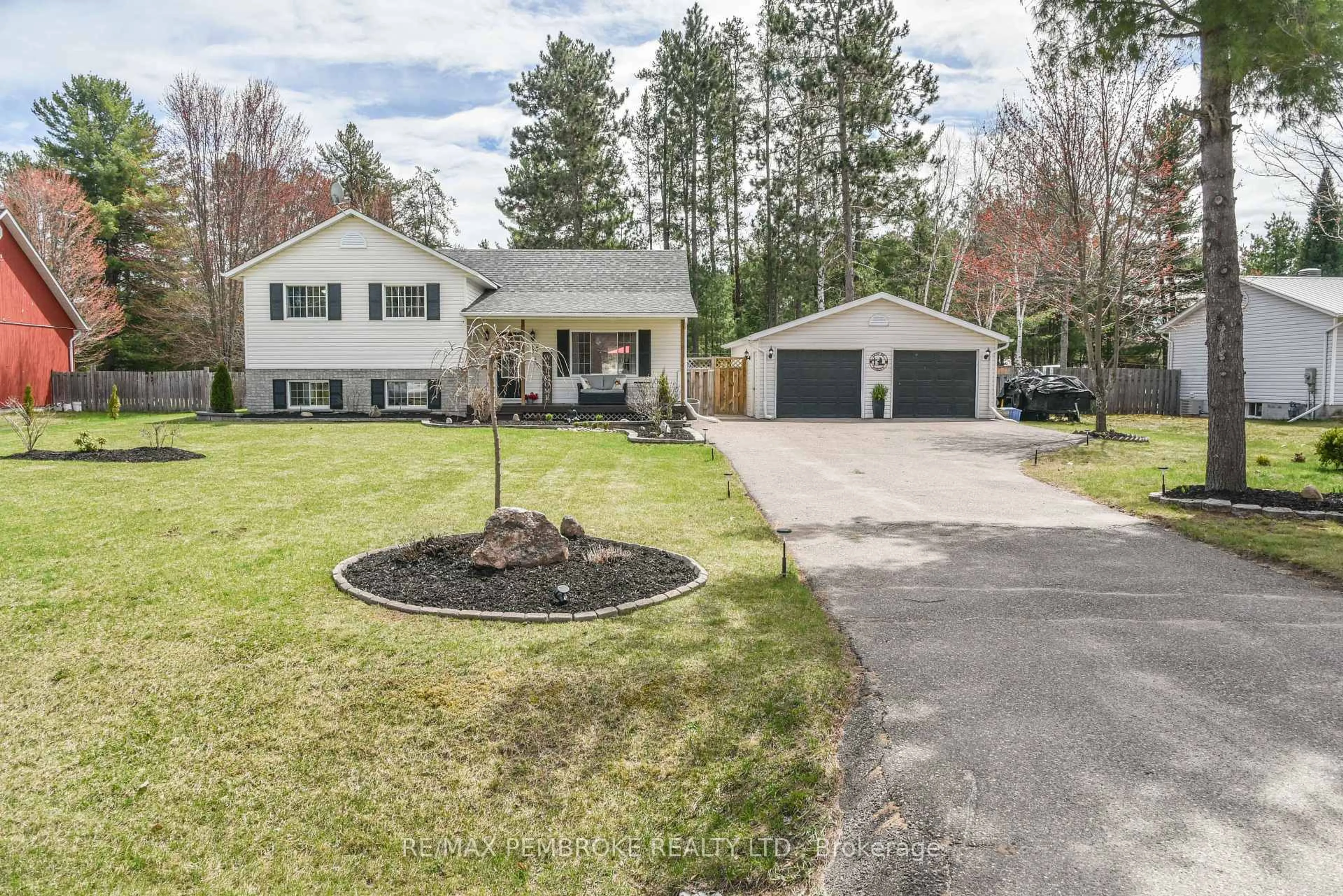Home with vinyl exterior material, street for 46 Runge Dr, Petawawa Ontario K8A 8P2