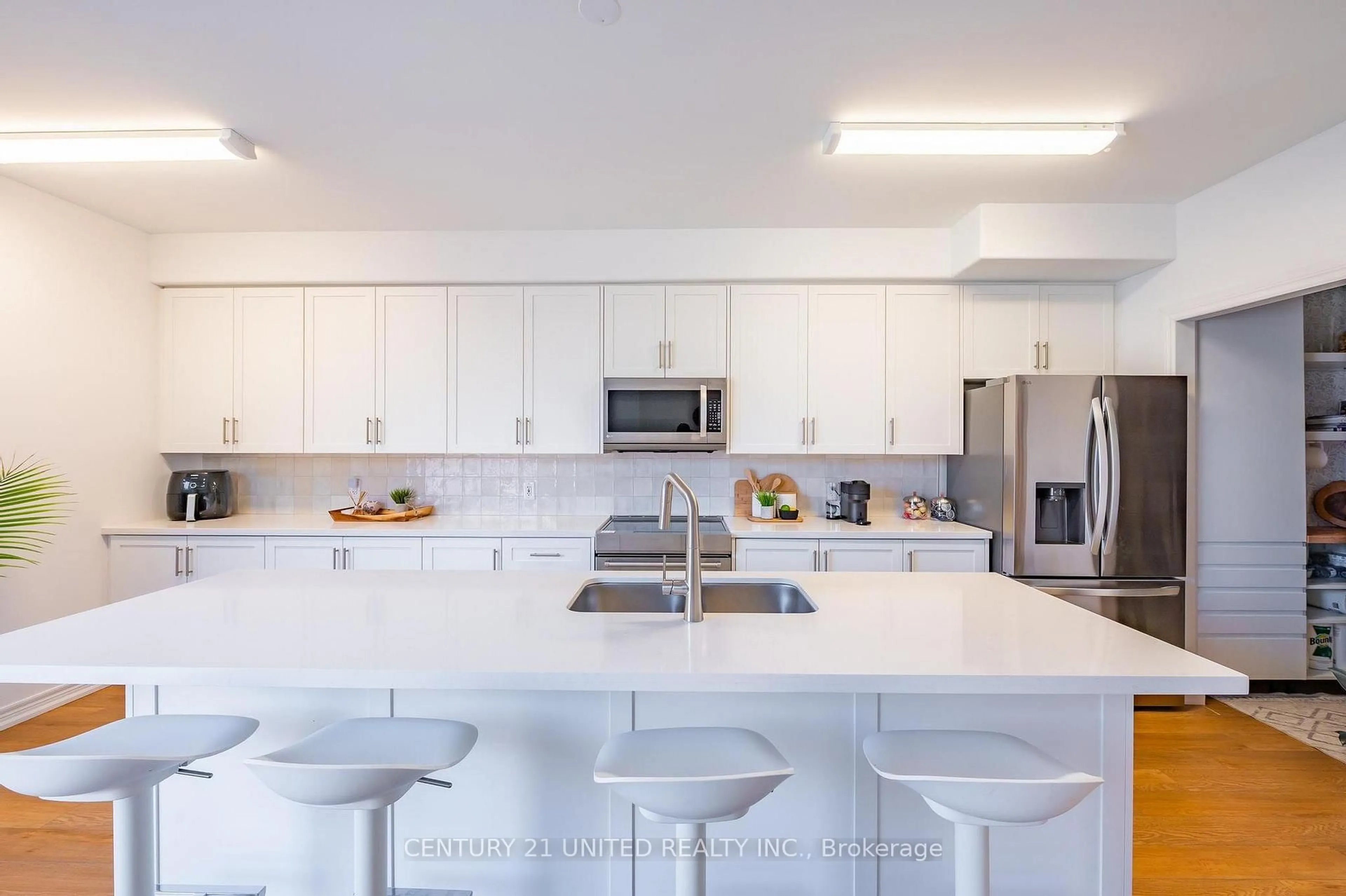 Contemporary kitchen, ceramic/tile floor for 905 Bitten Lane, Peterborough North Ontario K9H 0H8