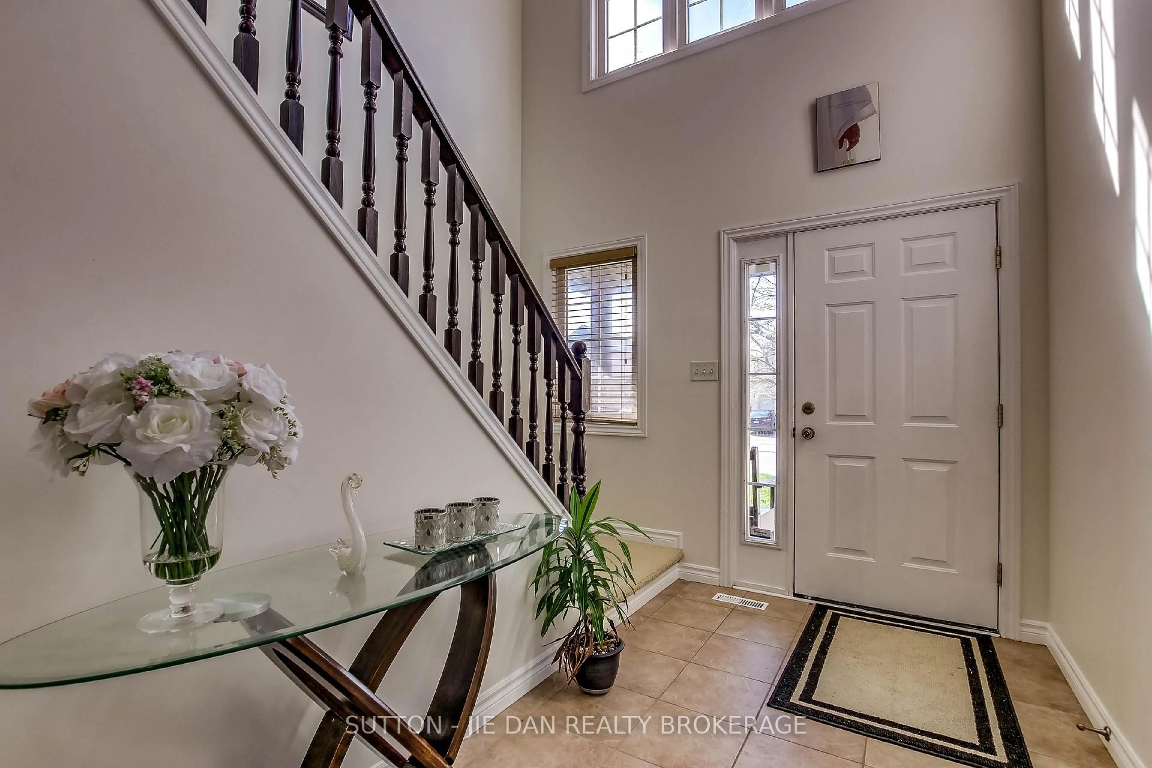 Indoor entryway for 1817 MICKLEBOROUGH Dr, London North Ontario N6G 5R4