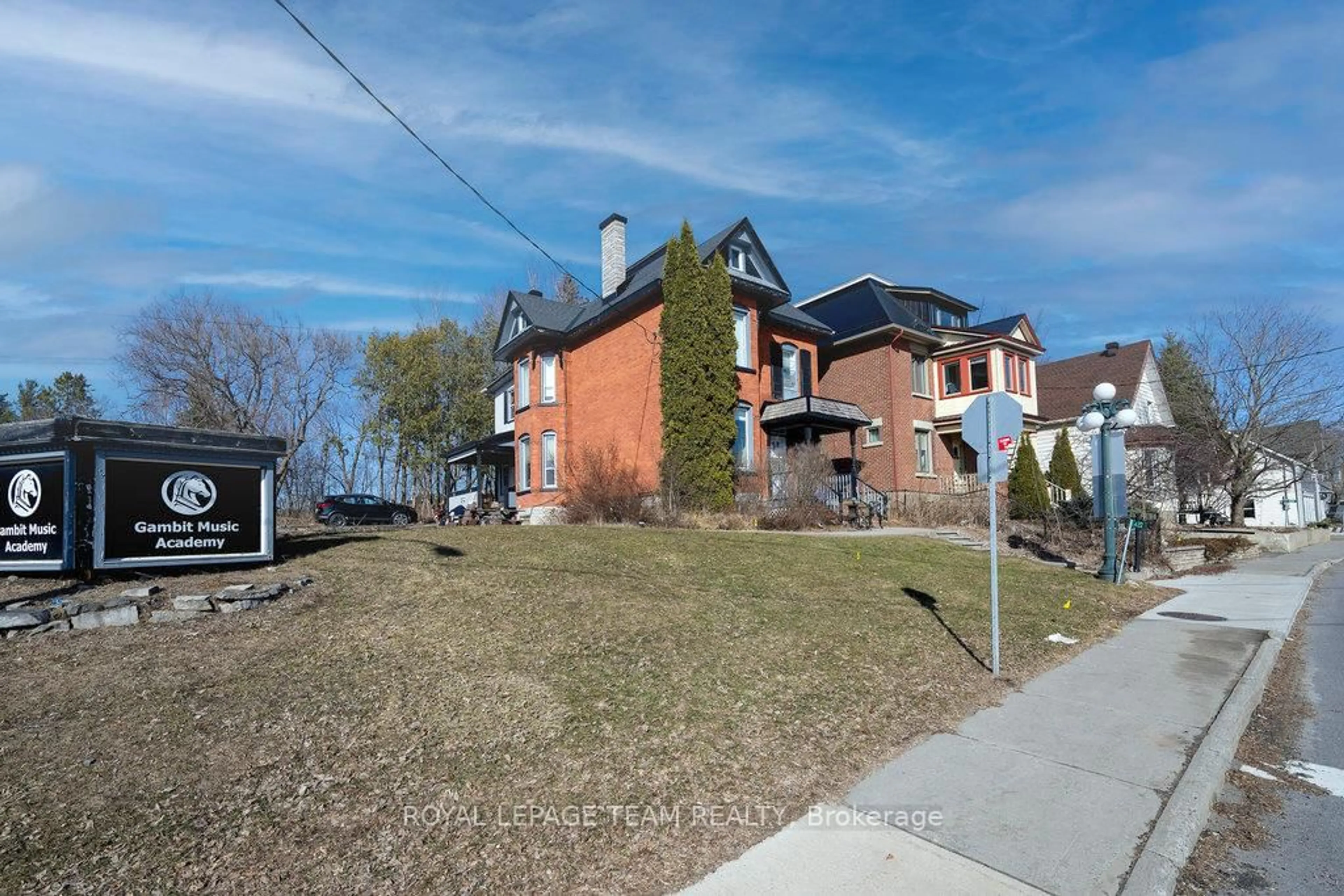 A pic from outside/outdoor area/front of a property/back of a property/a pic from drone, street for 422 Donald B Munro Dr, Carp Ontario K0A 1L0