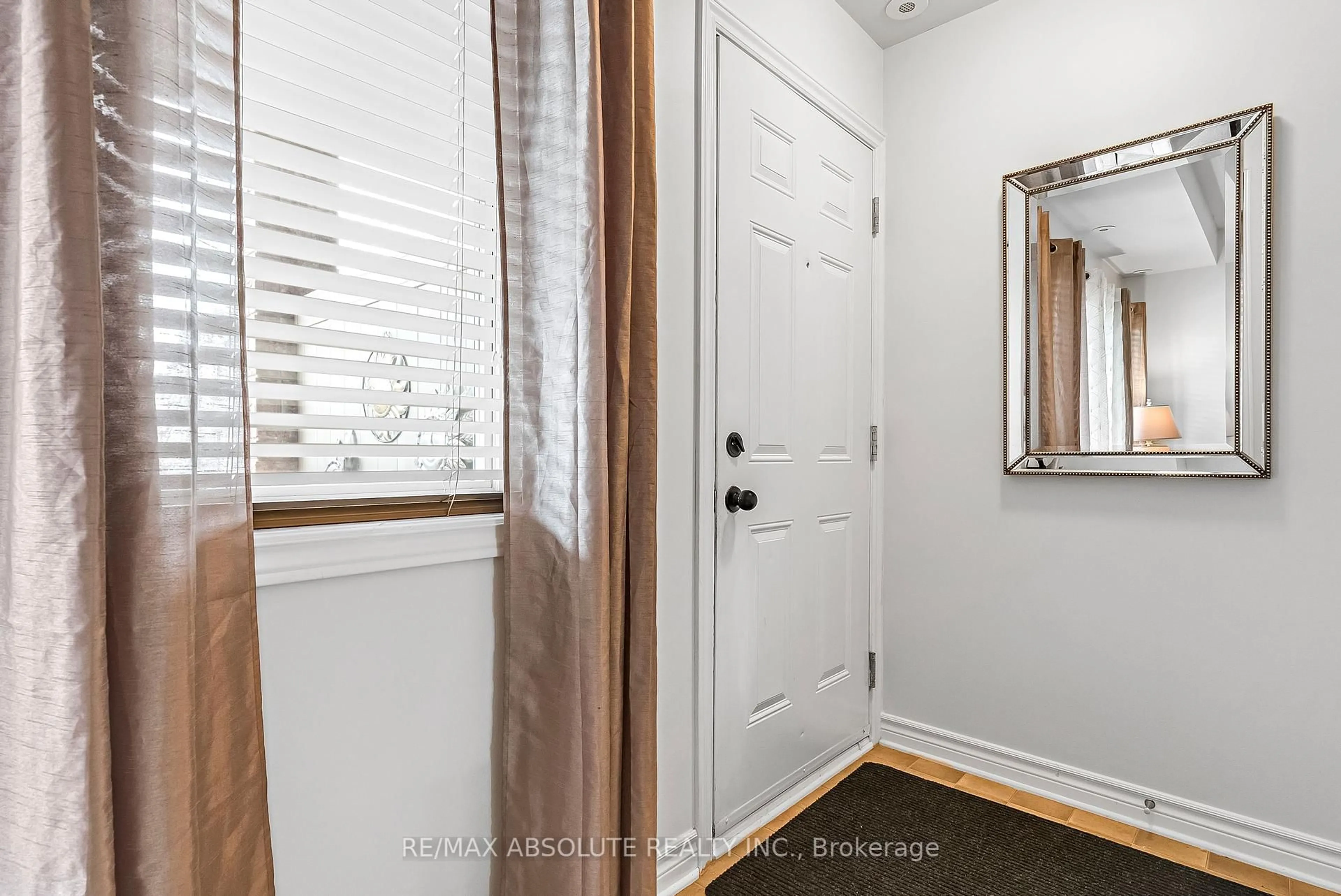 Indoor entryway for 1119 Stittsville Main St #F, Ottawa Ontario K2S 0C9
