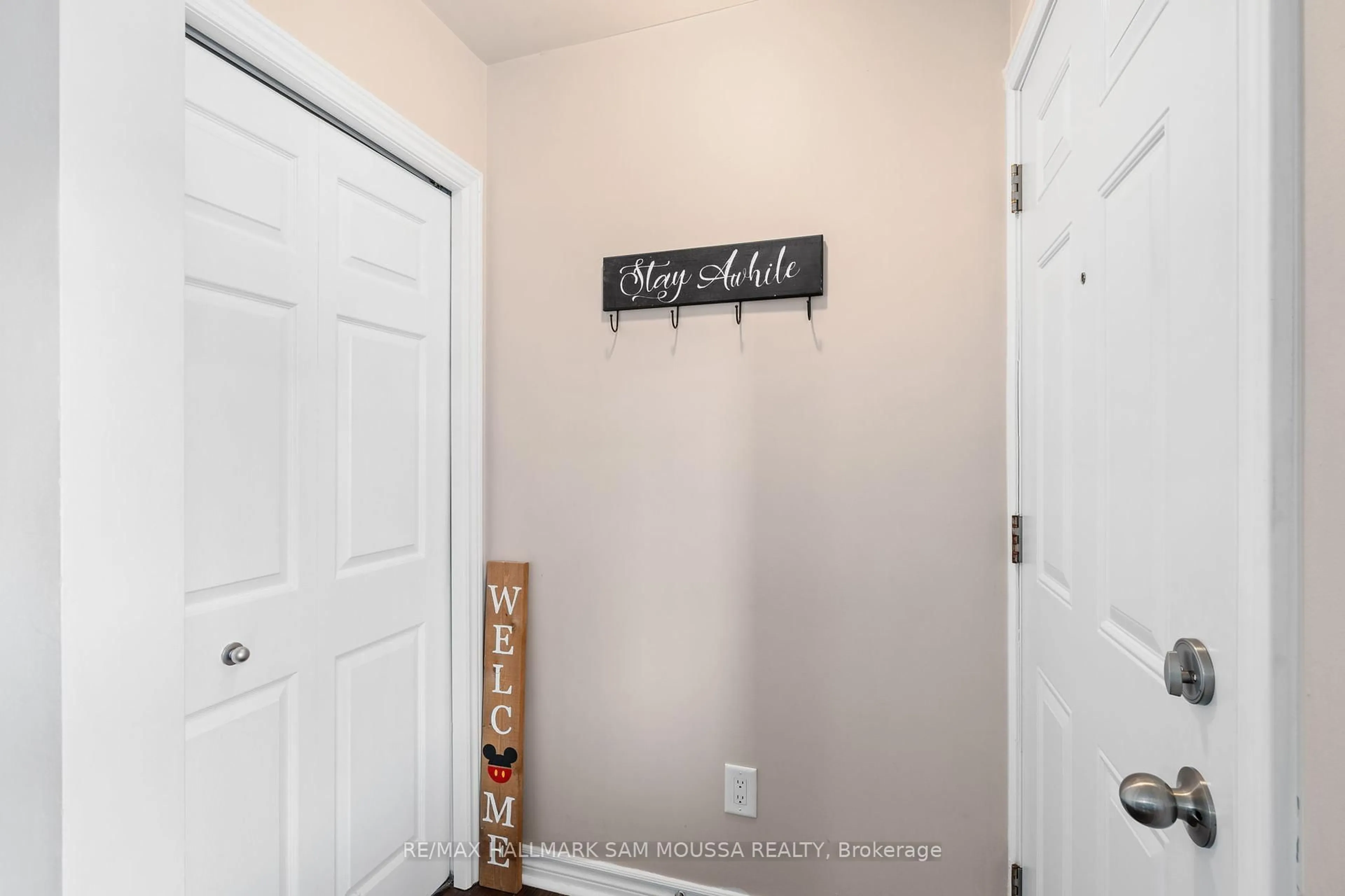 Indoor entryway for 1103 Stittsville Main St #E, Stittsville Ontario K2S 0C7