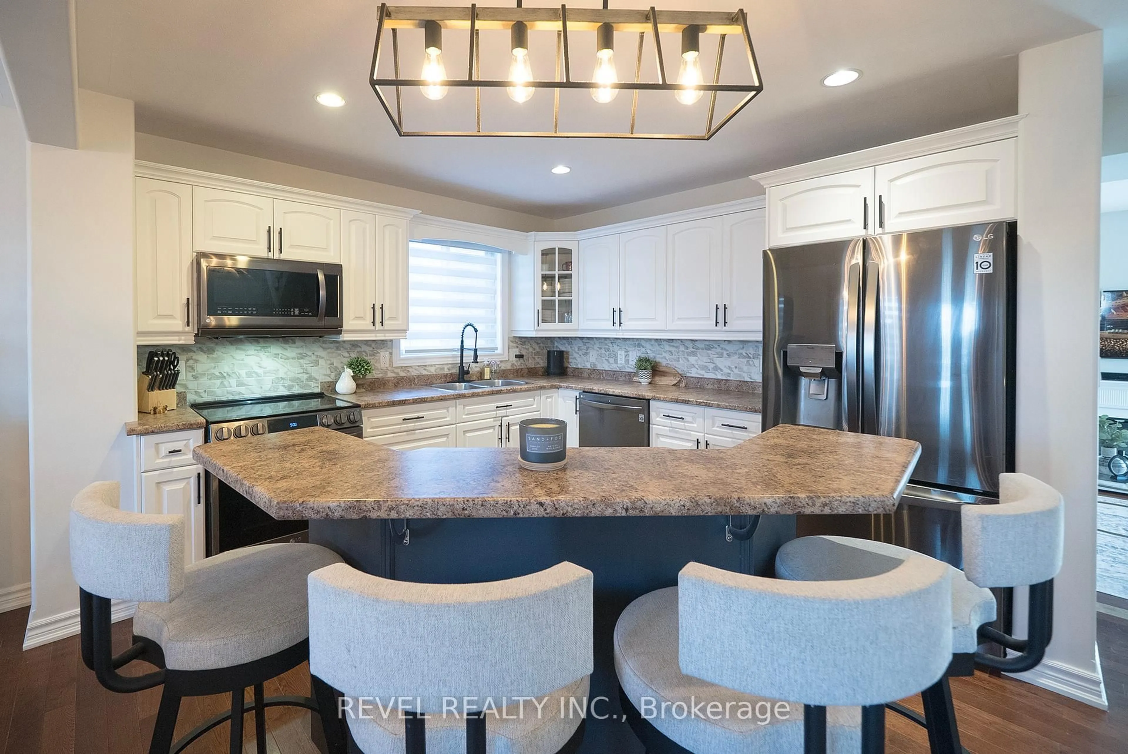 Open concept kitchen, ceramic/tile floor for 38 Davis St, Haldimand Ontario N0A 1J0