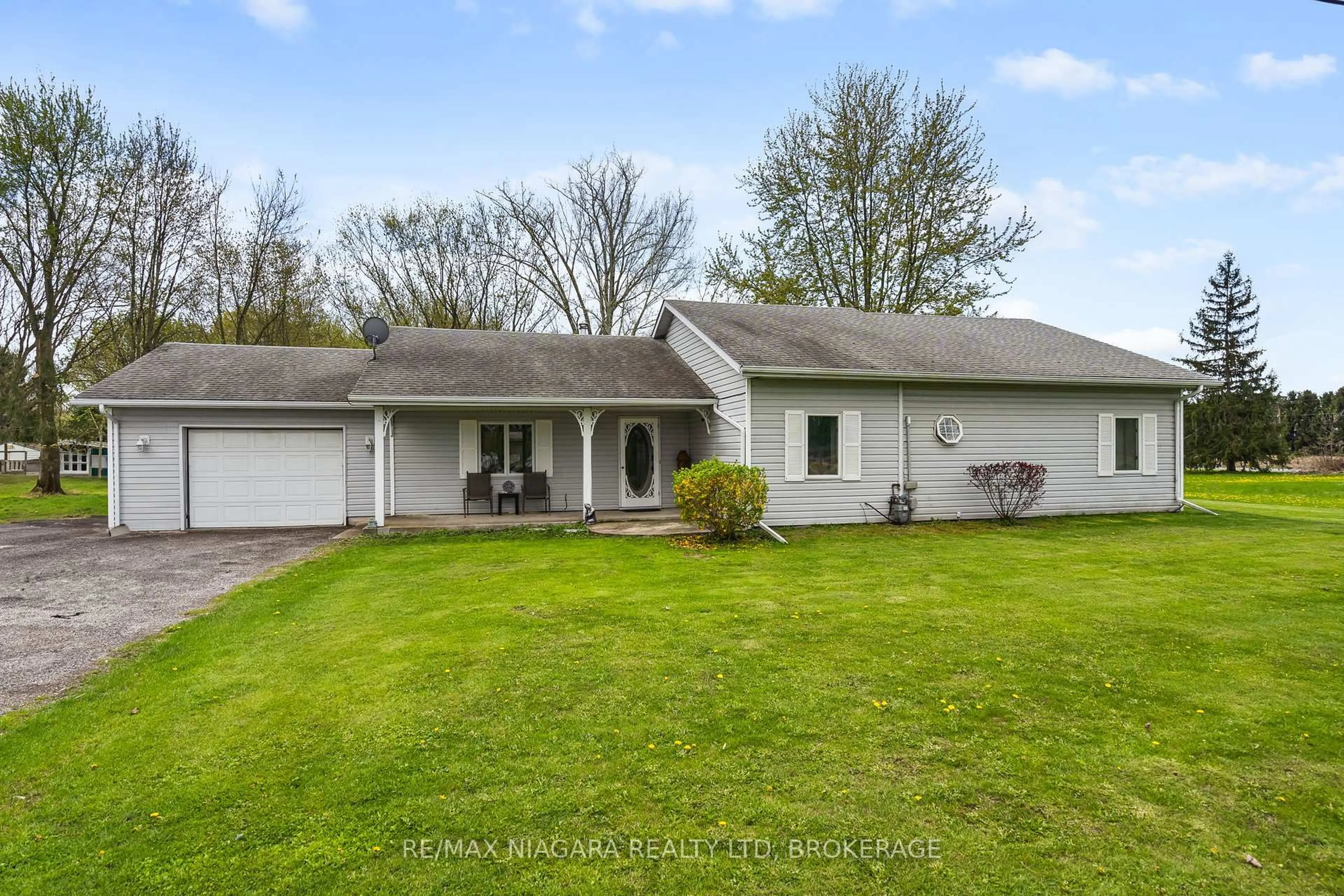 A pic from outside/outdoor area/front of a property/back of a property/a pic from drone, street for 42585 Hwy 3 Highway, Wainfleet Ontario L0S 1V0