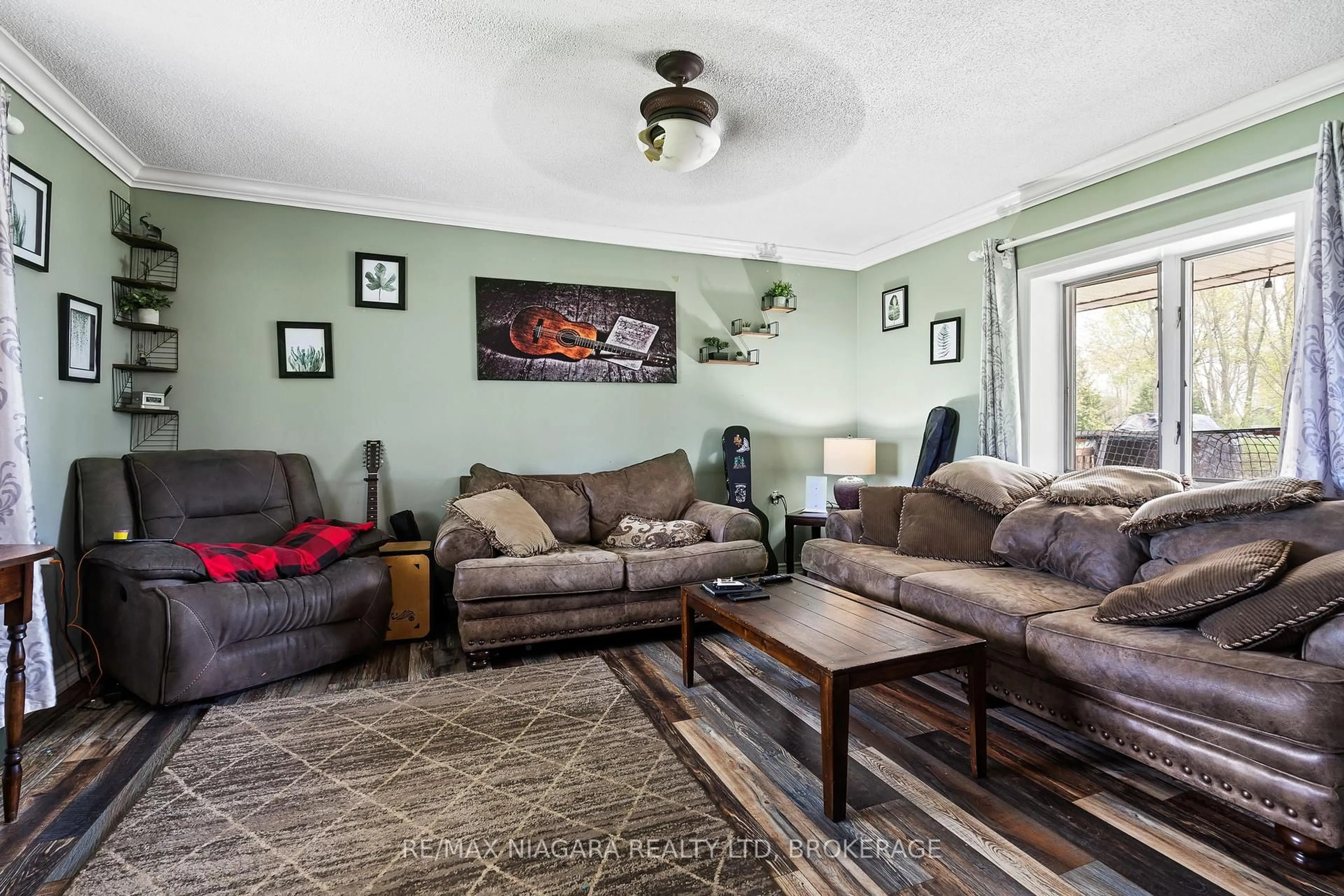 Living room with furniture, unknown for 42585 Hwy 3 Highway, Wainfleet Ontario L0S 1V0