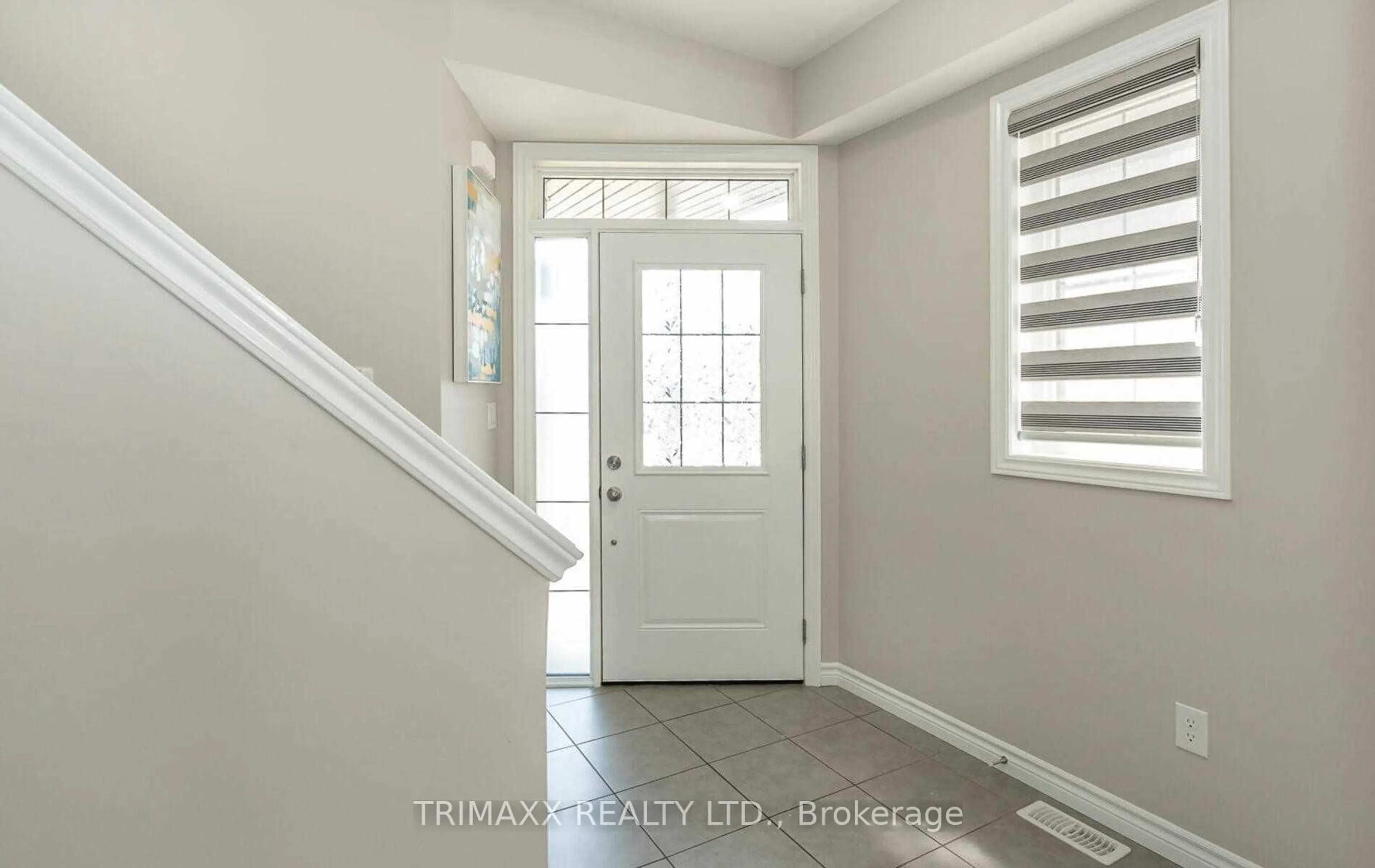 Indoor entryway for 137 Links Cres, Woodstock Ontario N4T 0K7