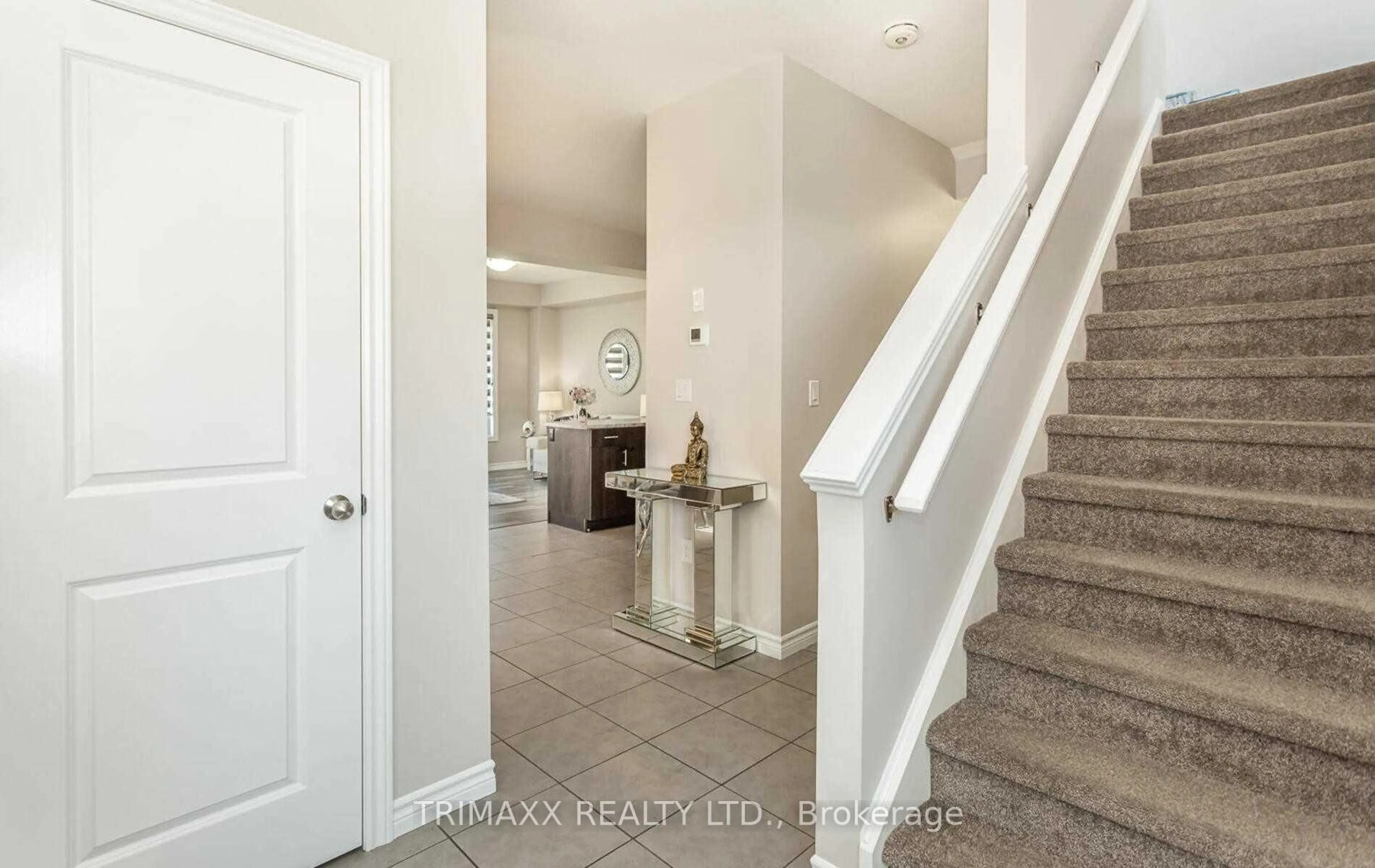 Indoor entryway for 137 Links Cres, Woodstock Ontario N4T 0K7