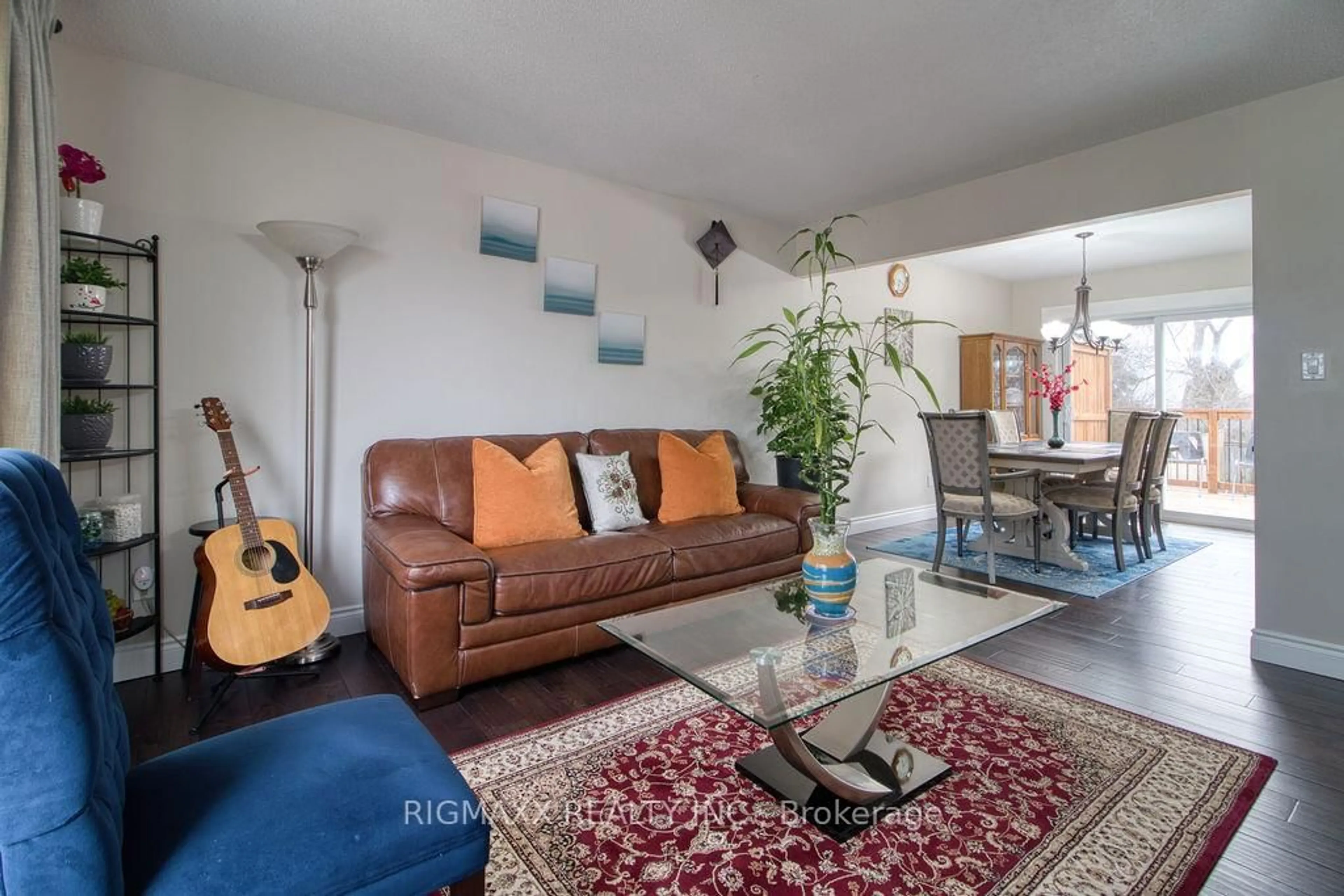 Living room with furniture, unknown for 11 Ferman Dr, Guelph Ontario N1H 7C8