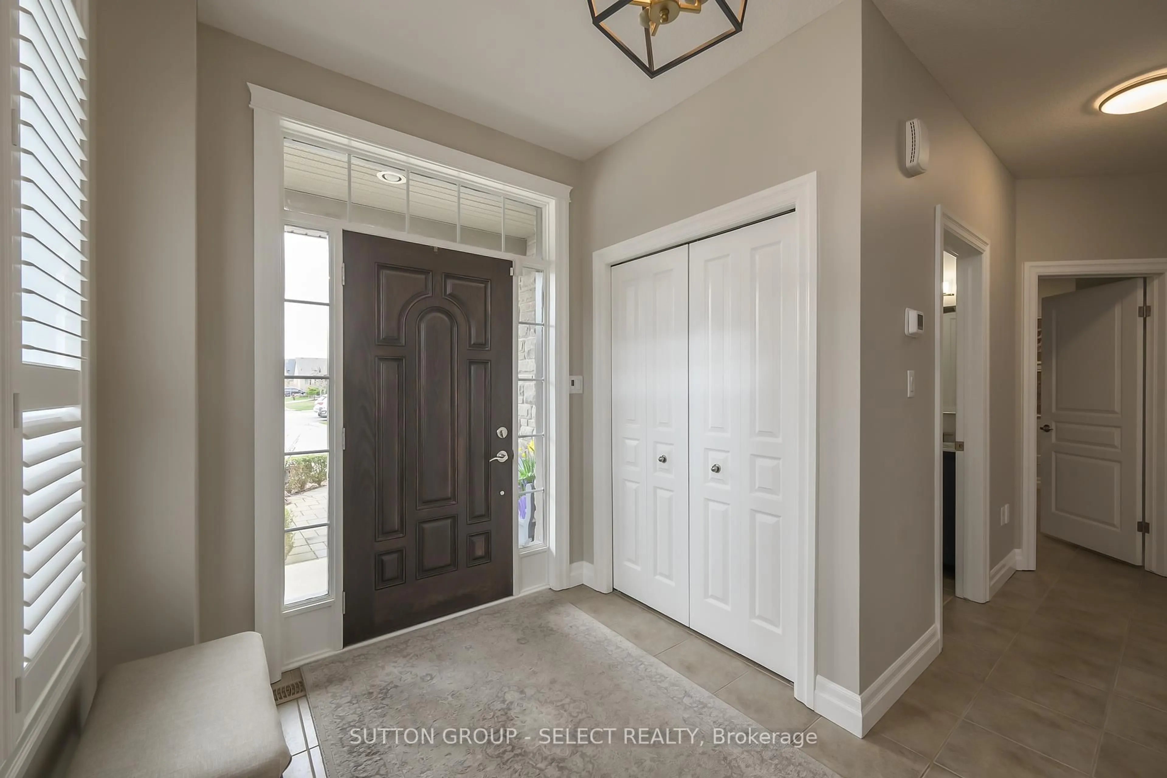 Indoor entryway for 1630 Shore Rd #38, London South Ontario N6K 5B9