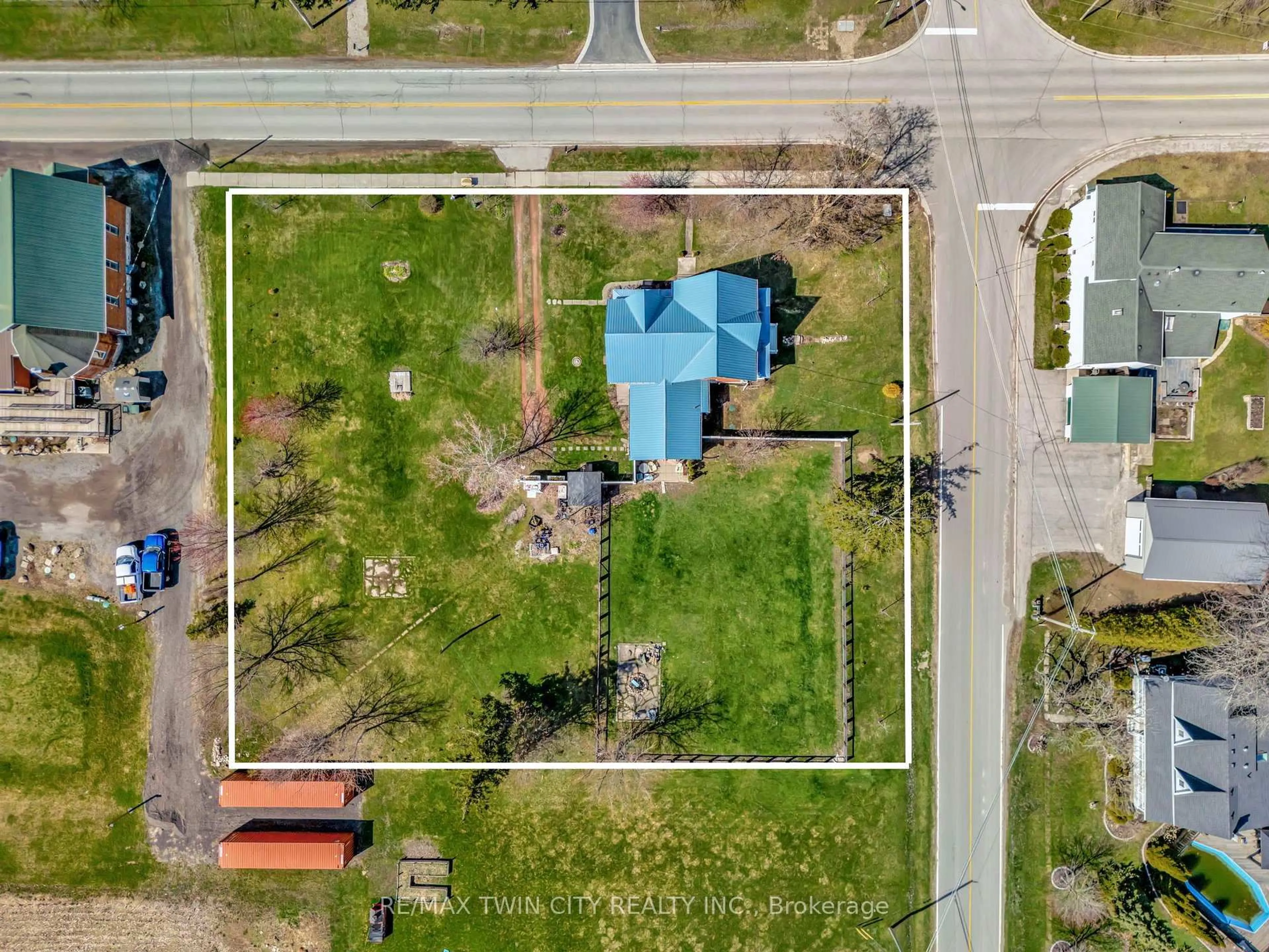 A pic from outside/outdoor area/front of a property/back of a property/a pic from drone, street for 1204 Kohler Rd, Haldimand Ontario N0A 1E0