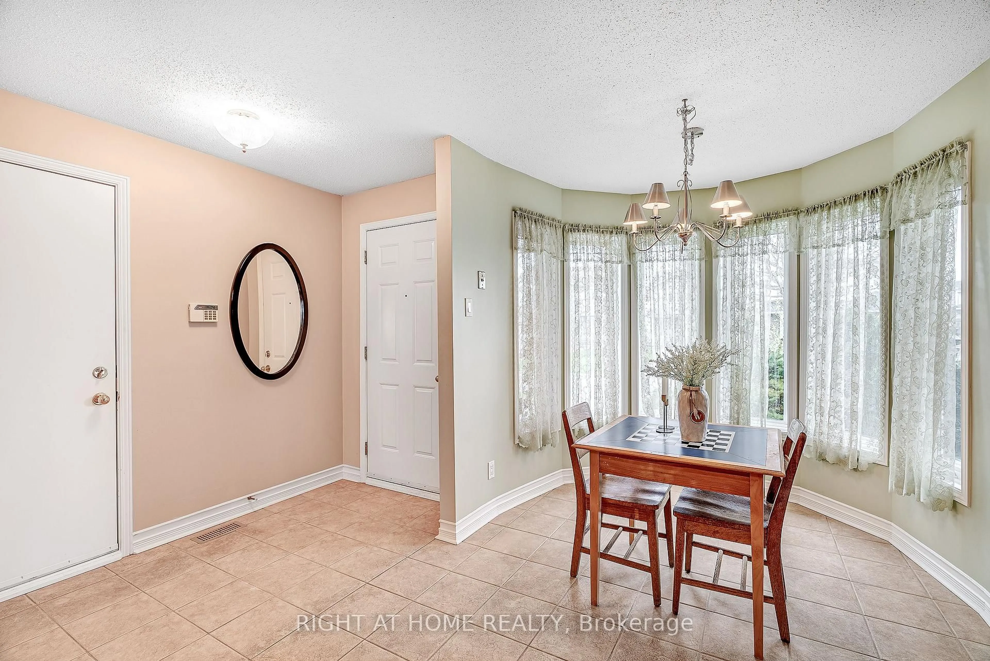Dining room, ceramic/tile floor for 1179 Whiterock St, Ottawa Ontario K1J 1B2
