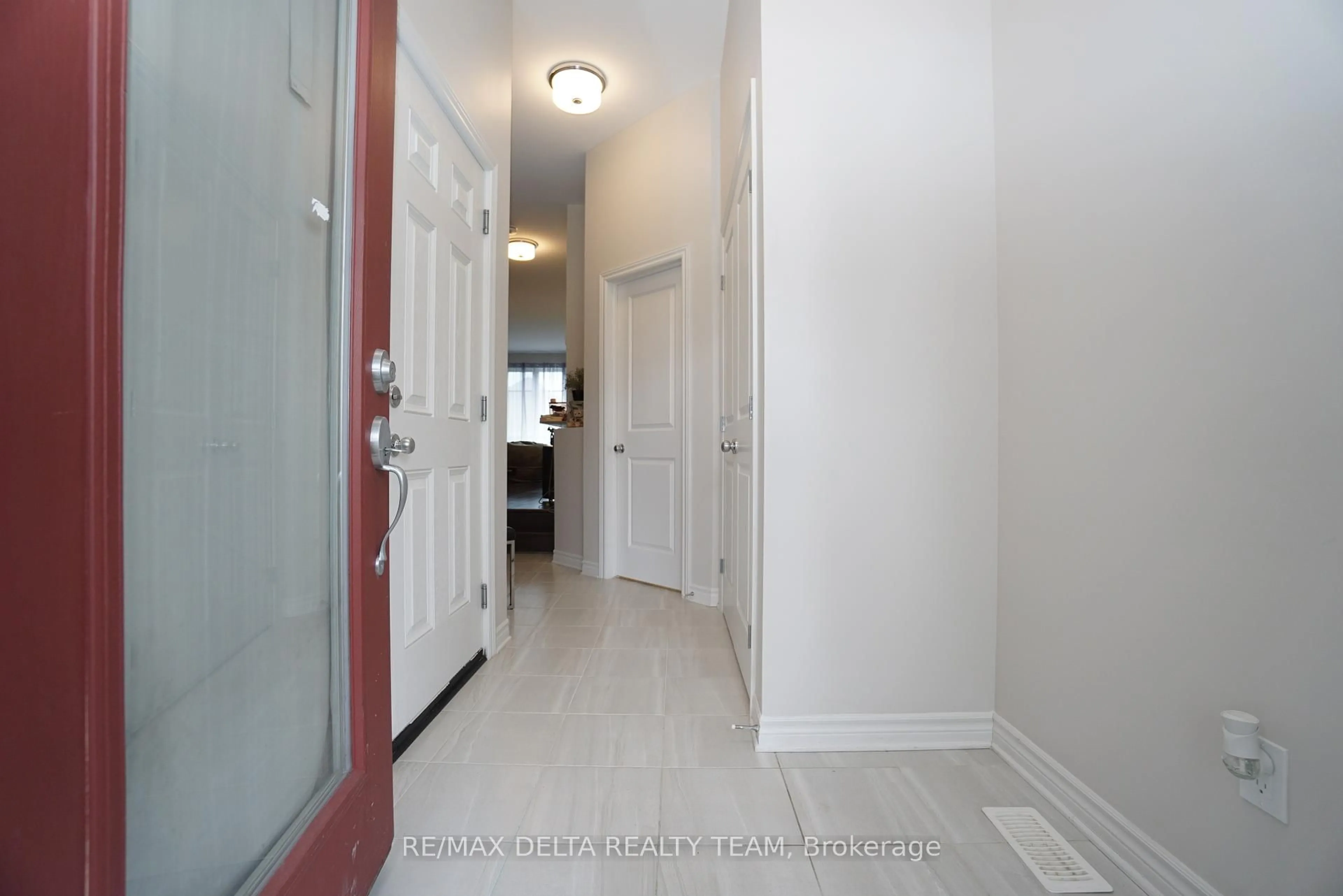 Indoor entryway for 340 Kanashtage Terr, Ottawa Ontario K4A 5J8