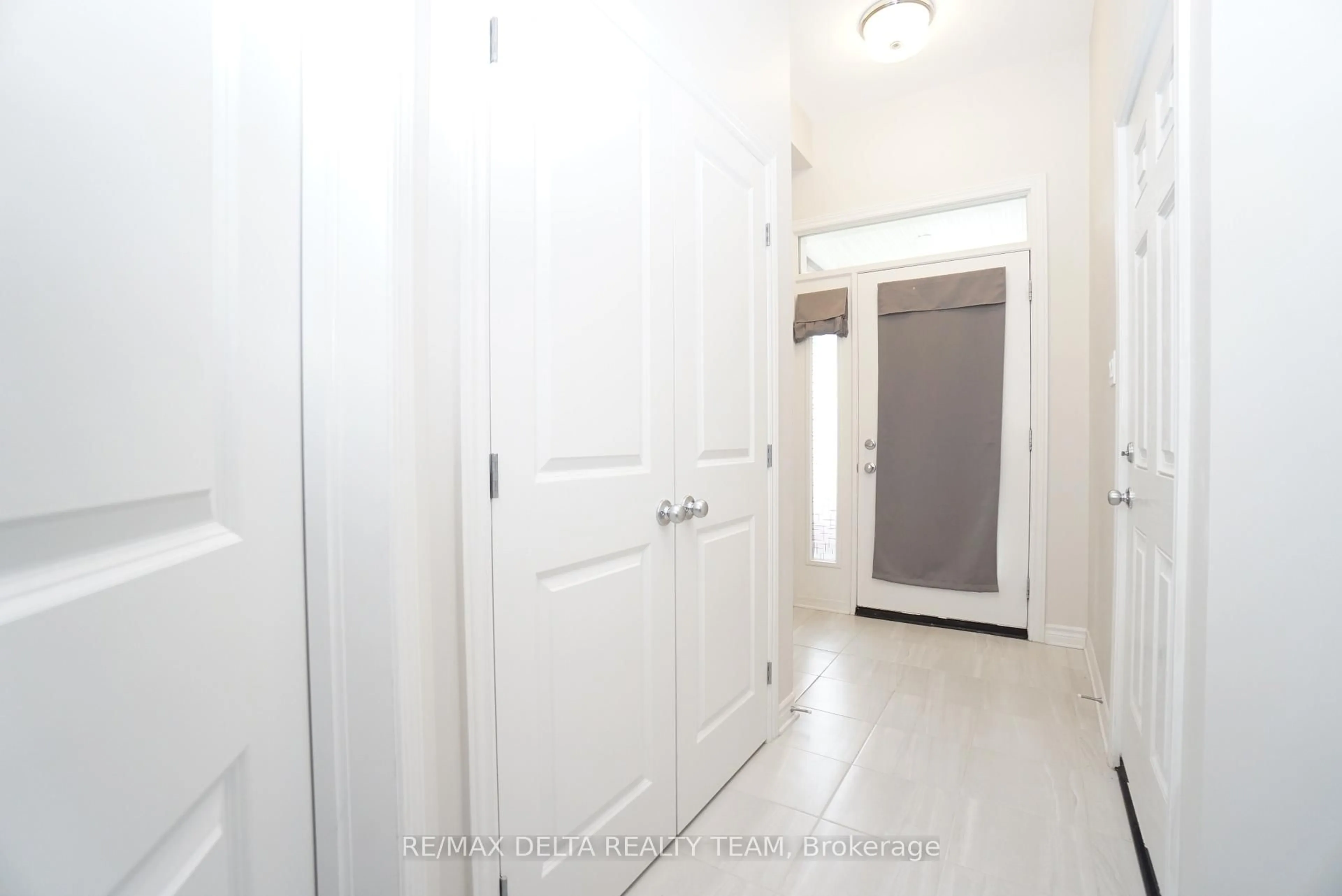 Indoor entryway for 340 Kanashtage Terr, Ottawa Ontario K4A 5J8