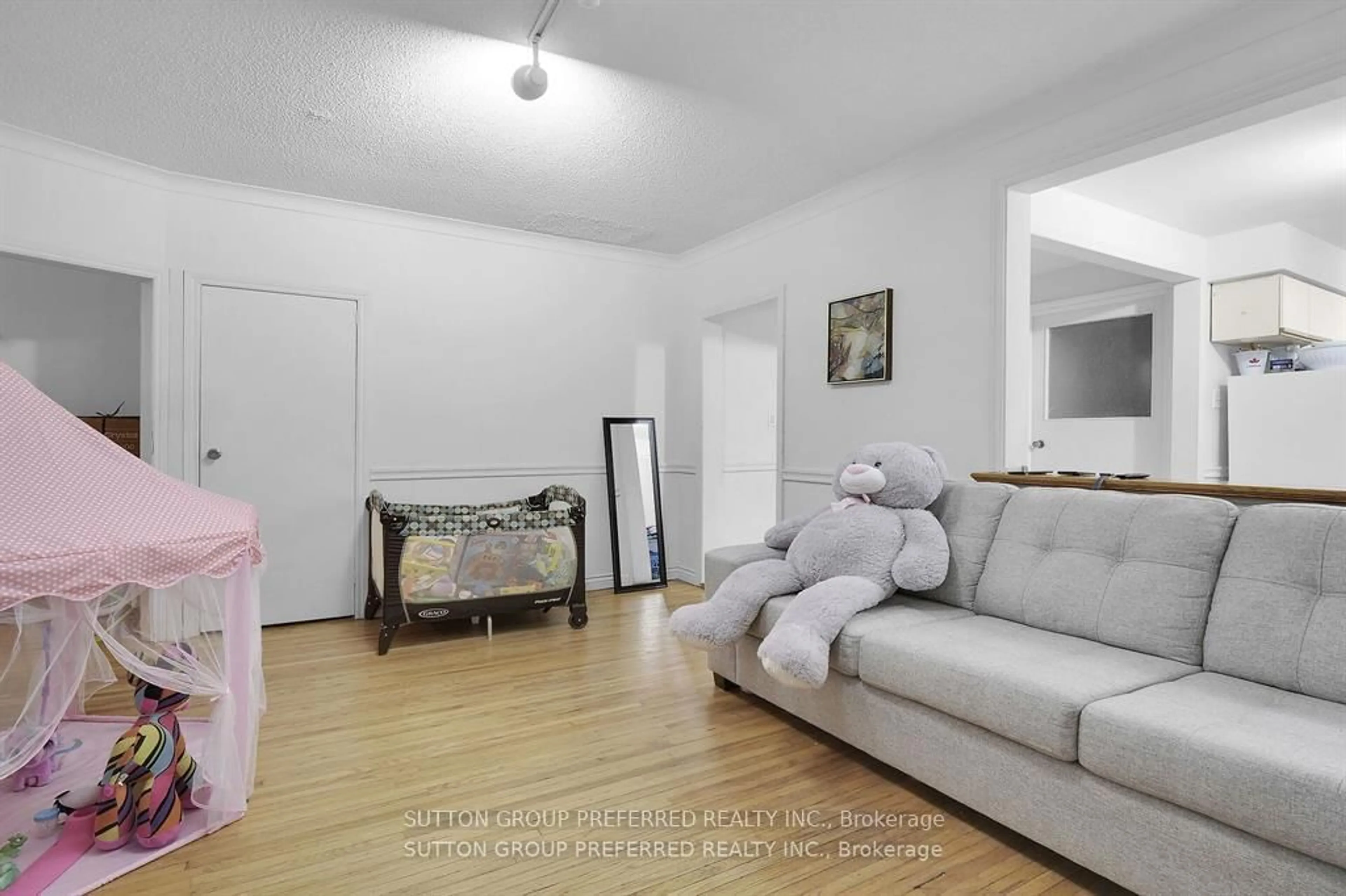 Living room with furniture, unknown for 681 Colborne St, London East Ontario N6A 3Z4