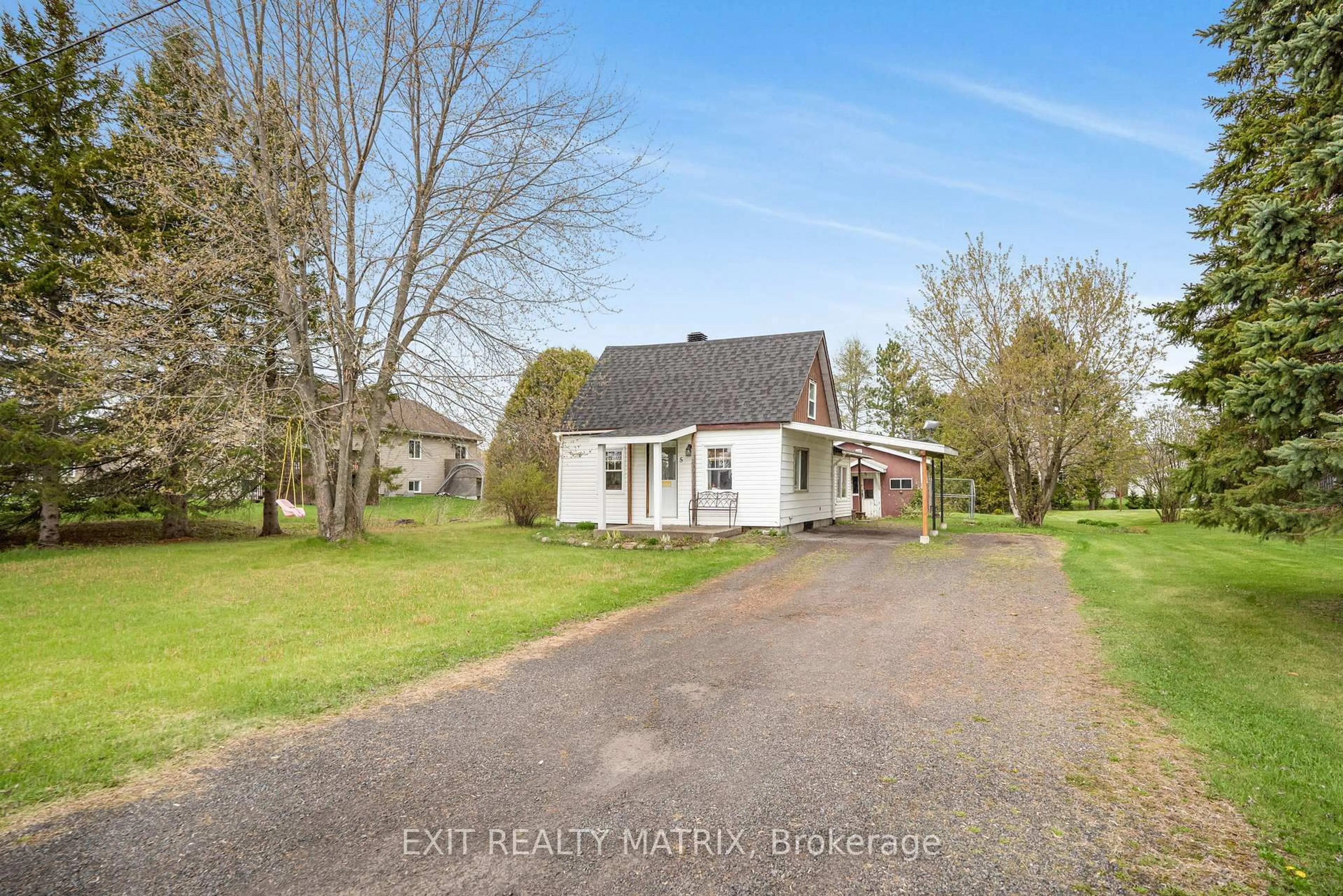 A pic from outside/outdoor area/front of a property/back of a property/a pic from drone, street for 5 Bissonnette St, Alfred and Plantagenet Ontario K0B 1A0