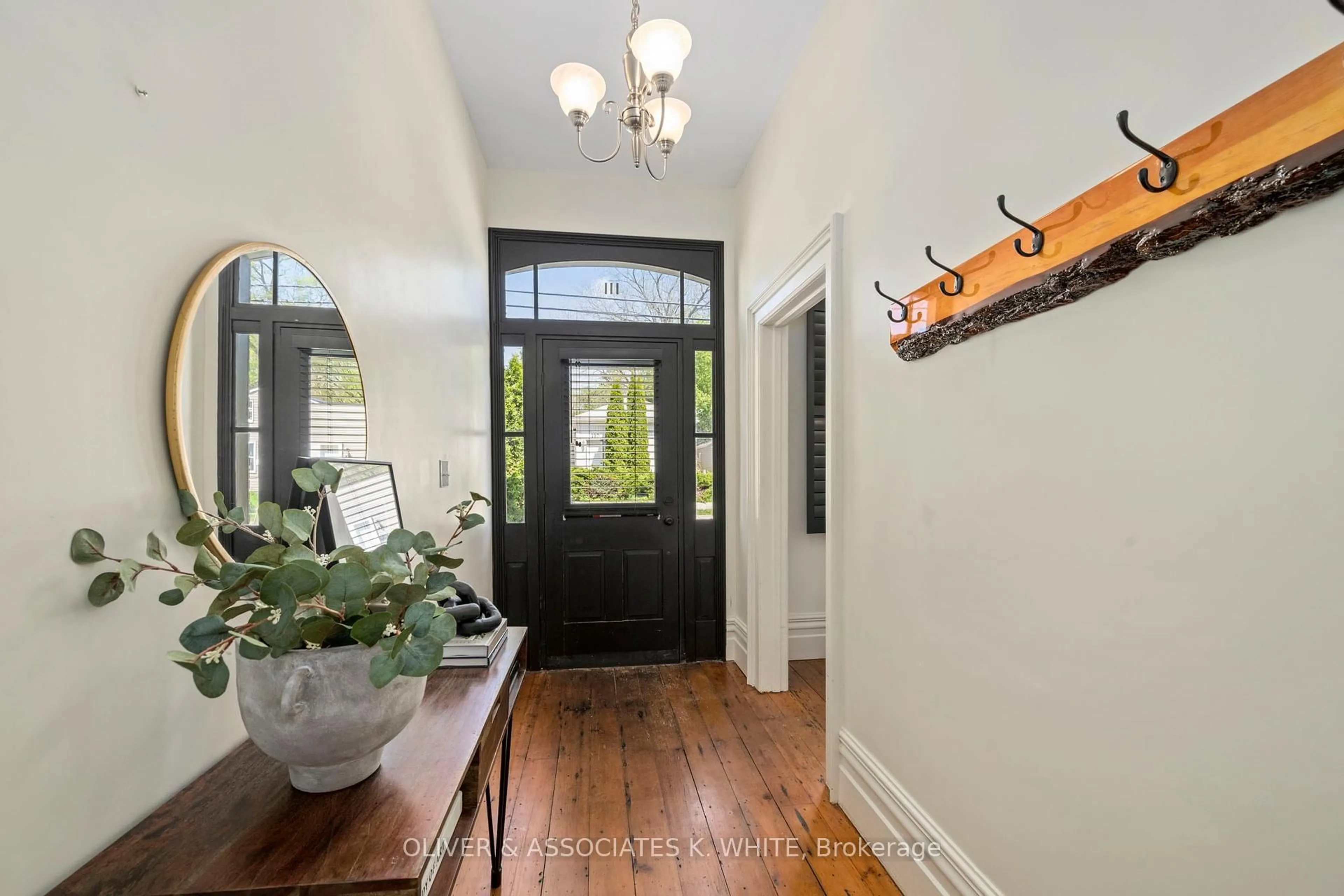 Indoor entryway for 111 Clarence St, London East Ontario N6B 2J3