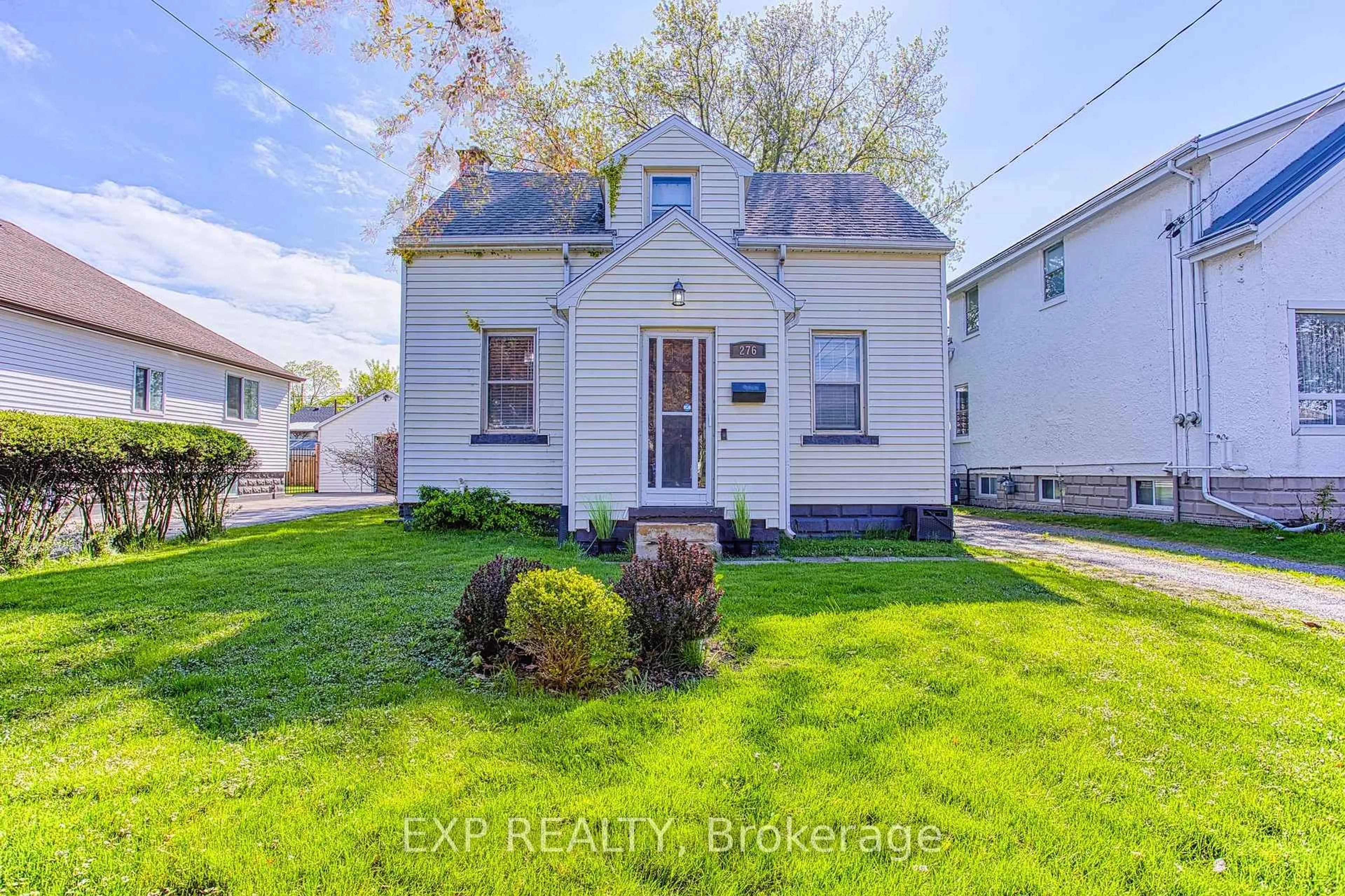 Home with vinyl exterior material, street for 276 Mcalpine Ave, Welland Ontario L3B 1T9