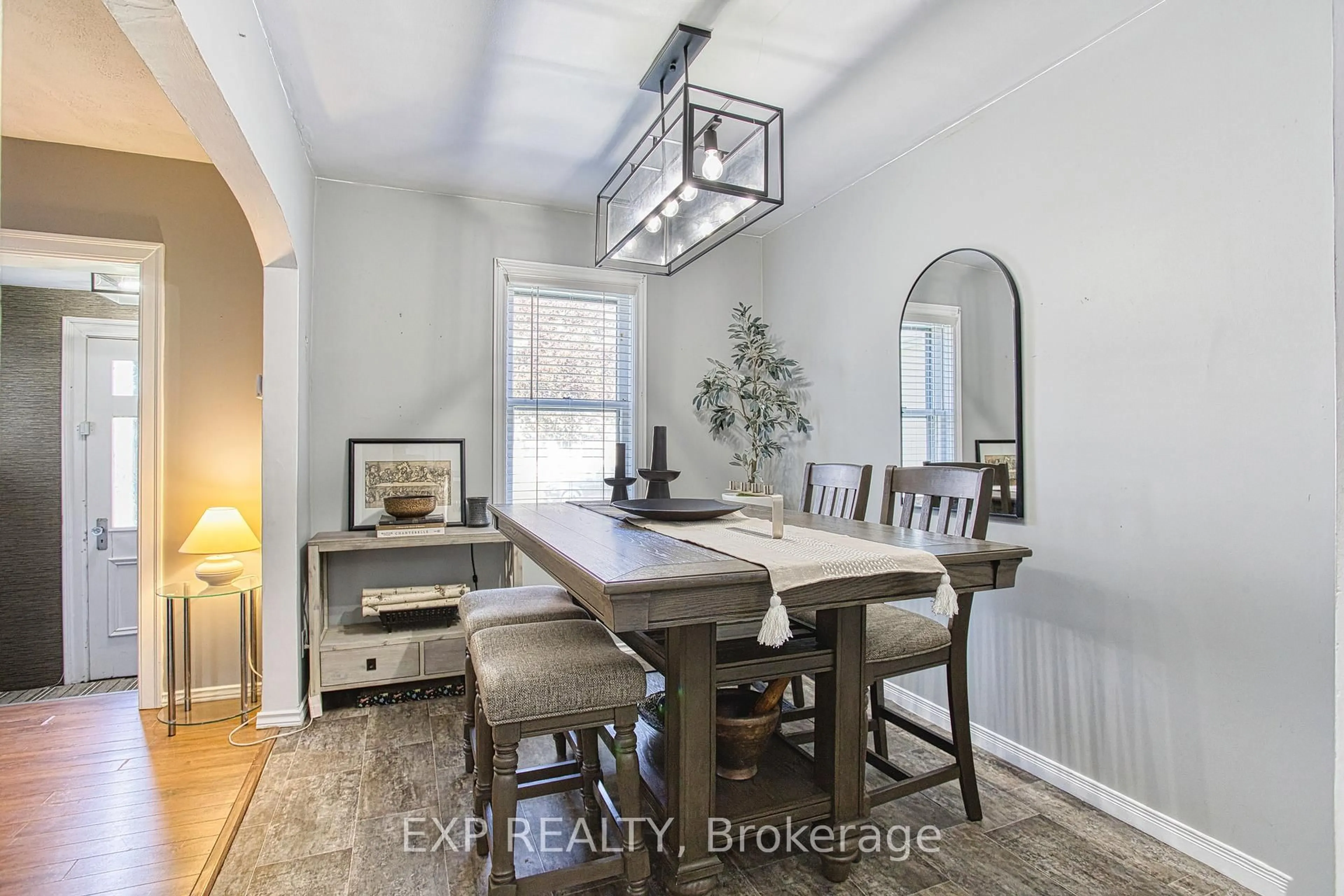 Dining room, unknown for 276 Mcalpine Ave, Welland Ontario L3B 1T9