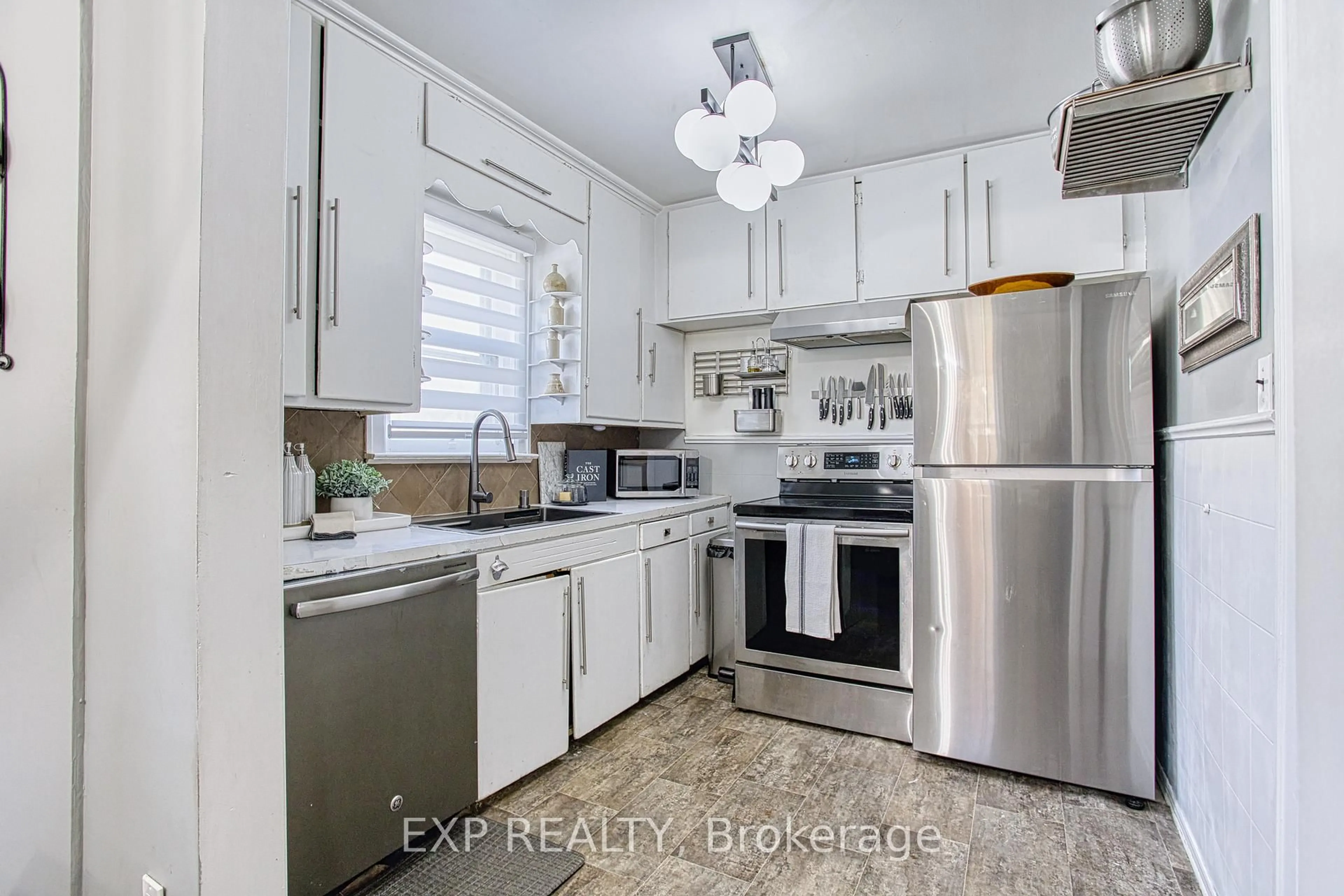 Standard kitchen, unknown for 276 Mcalpine Ave, Welland Ontario L3B 1T9