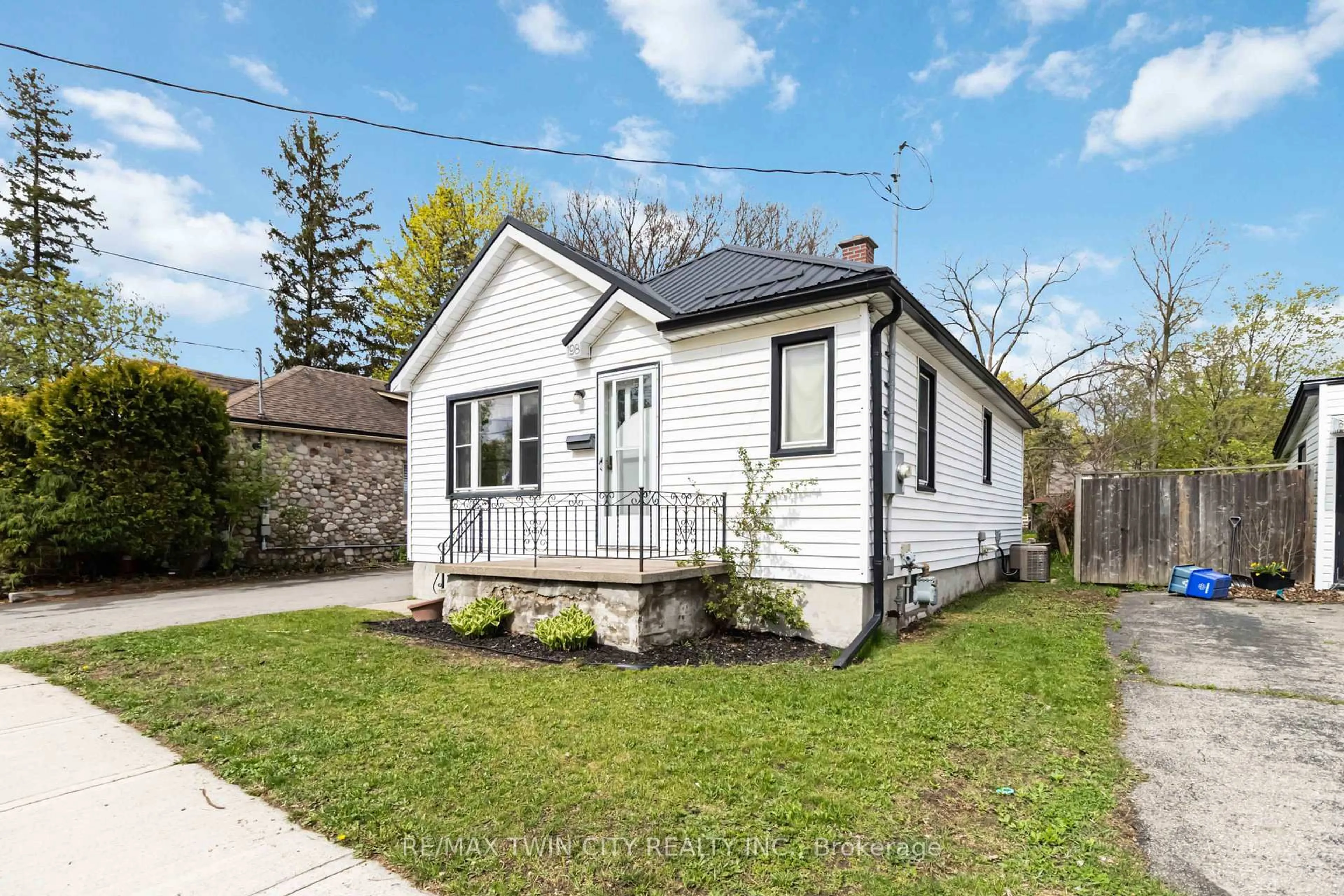 Unknown for 198 Grand St, Brantford Ontario N3R 4C3