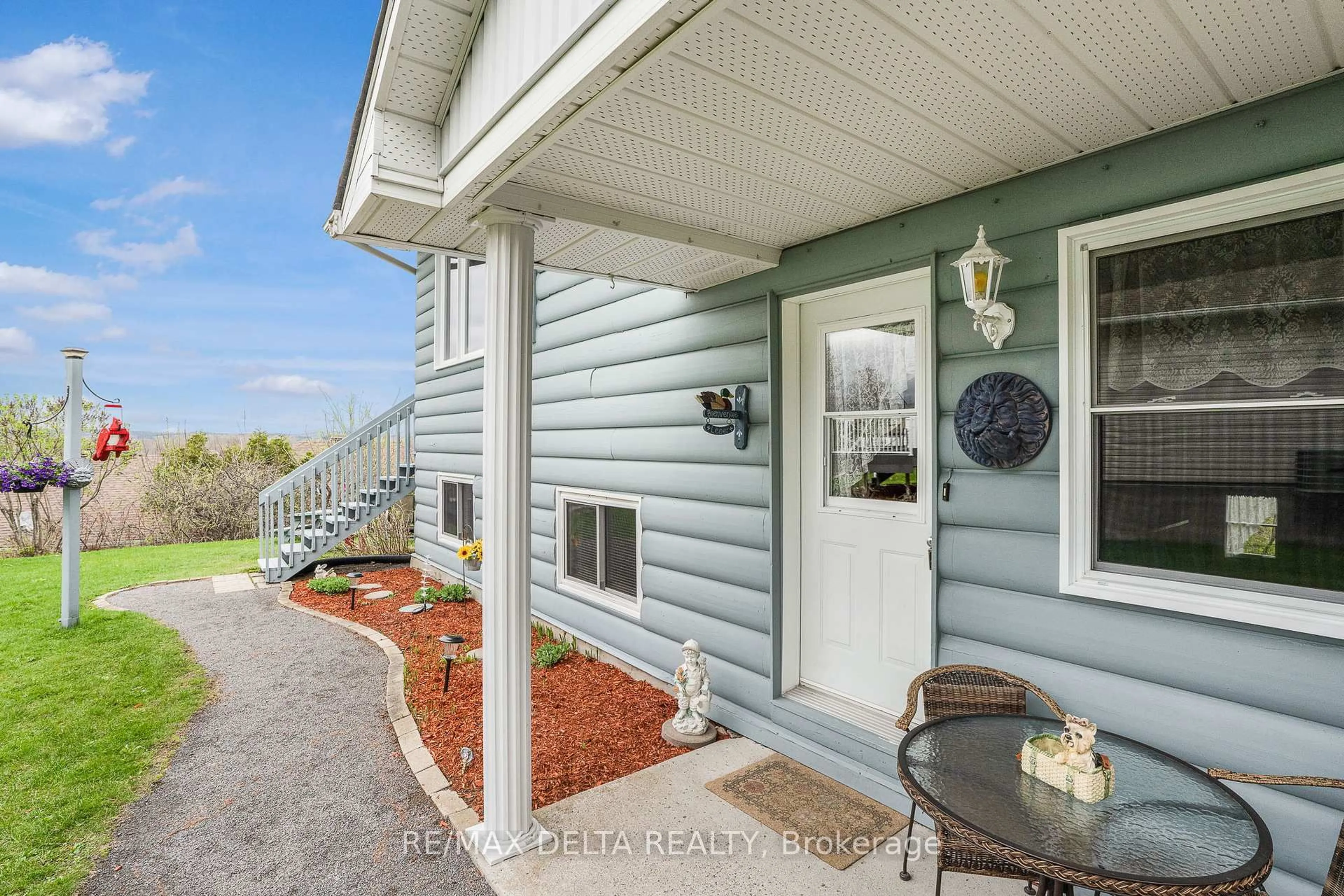 Home with vinyl exterior material, water/lake/river/ocean view for 3619 Principale St, Alfred and Plantagenet Ontario K0A 3K0