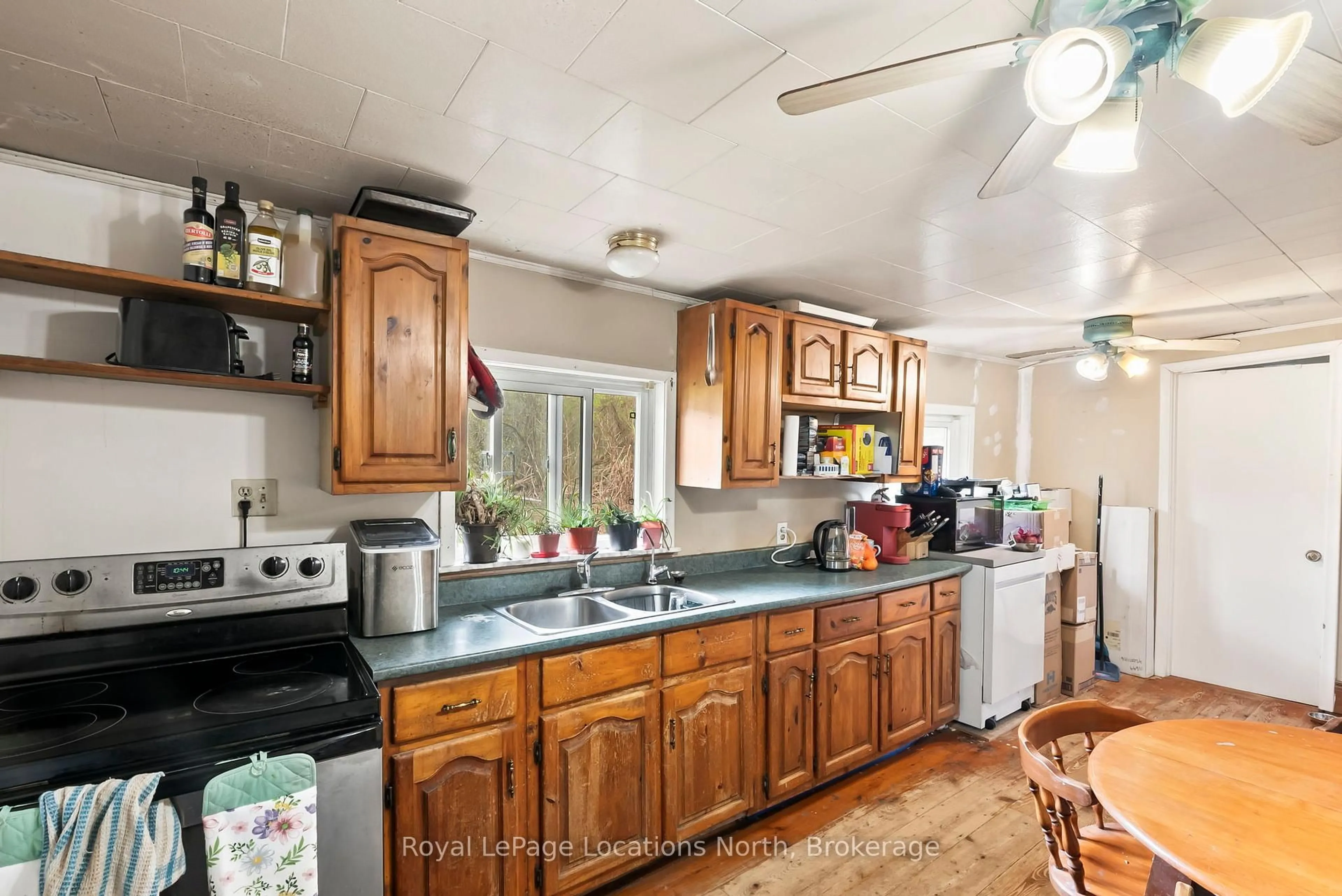 Standard kitchen, unknown for 580296 Sideroad 60 N/A, Chatsworth Ontario N0H 1C0