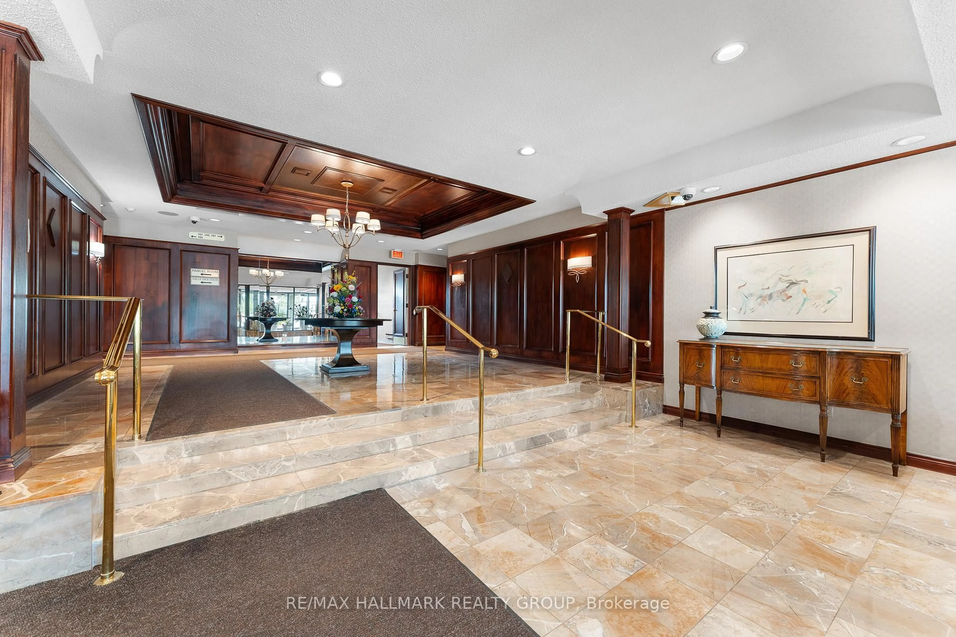 Lobby for 1510 Riverside Dr #603, Ottawa Ontario K1G 4X5
