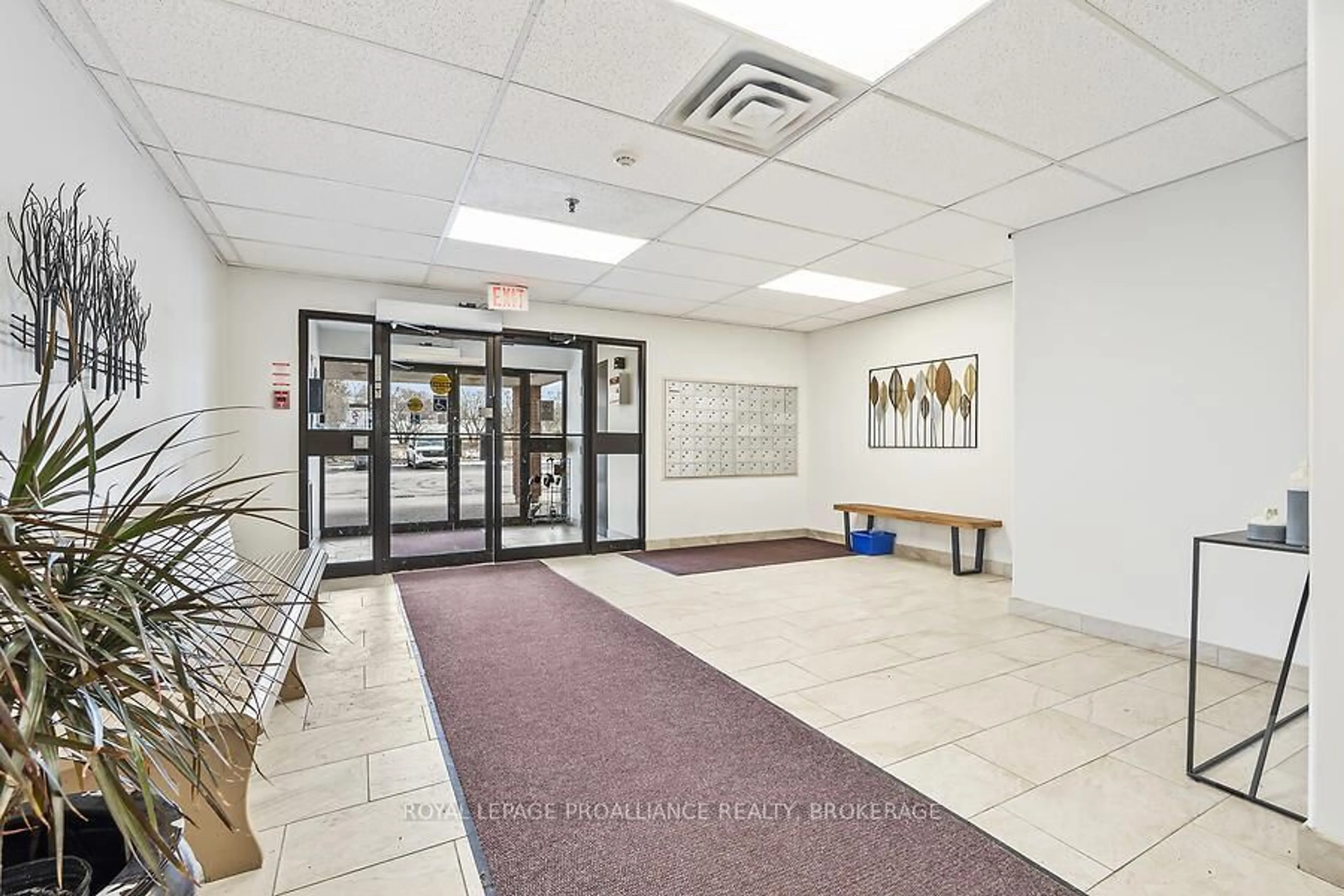 Indoor foyer for 745 Davis Dr #309, Kingston Ontario K7M 8J4