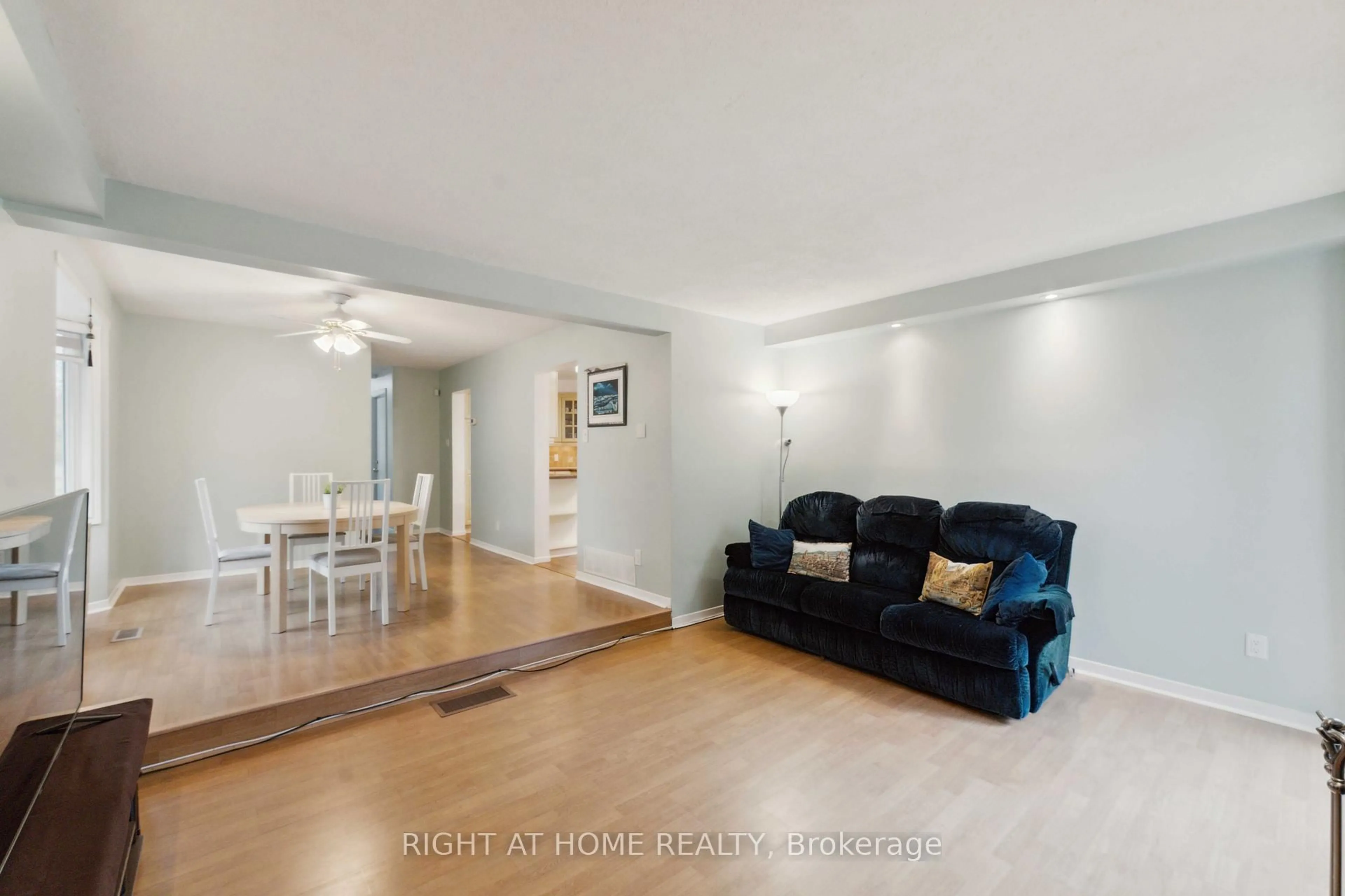Living room with furniture, unknown for 476 Glenmore St, Orleans Ontario K4A 1X3