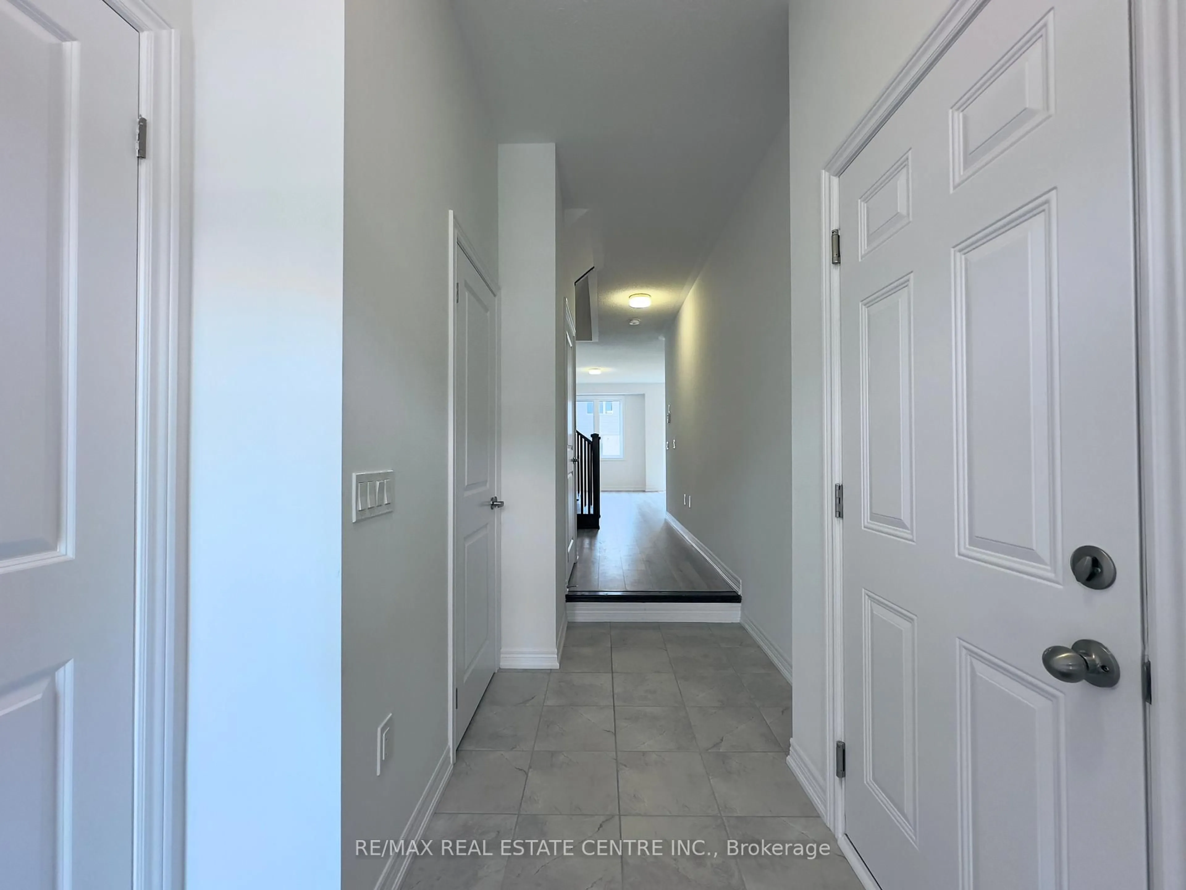 Indoor entryway for 39 Prest Way, Centre Wellington Ontario N1M 0K4