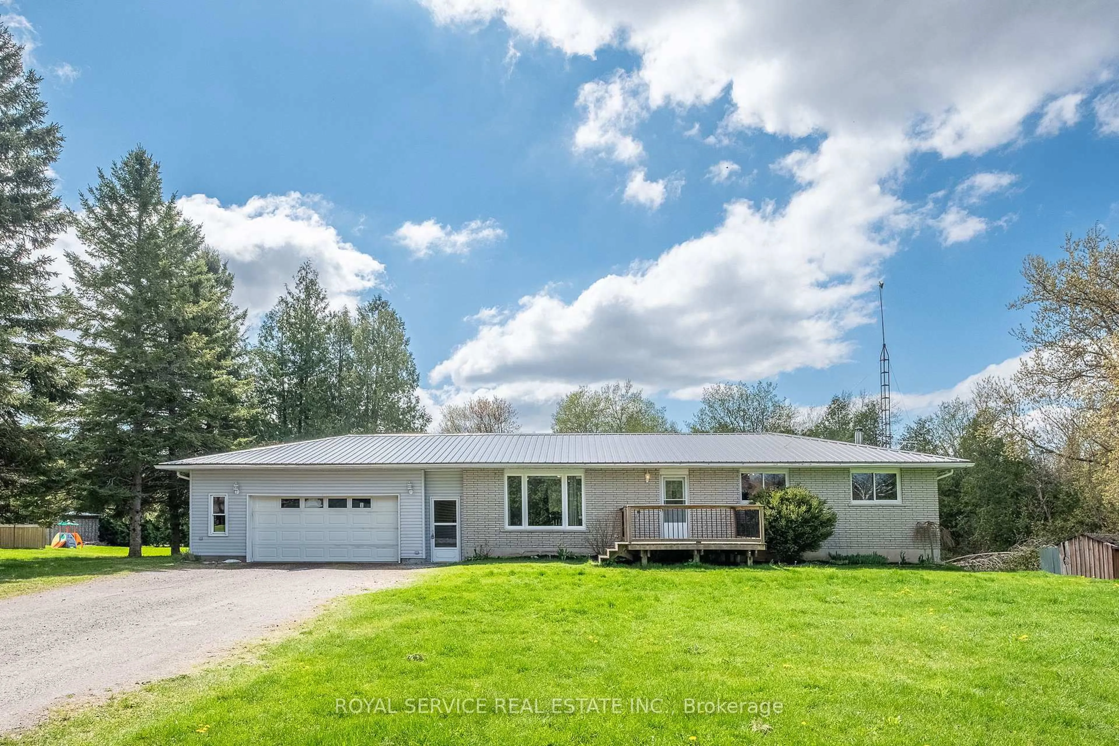 Home with vinyl exterior material, street for 5280 Hillview Dr, Hamilton Township Ontario K0K 1H0