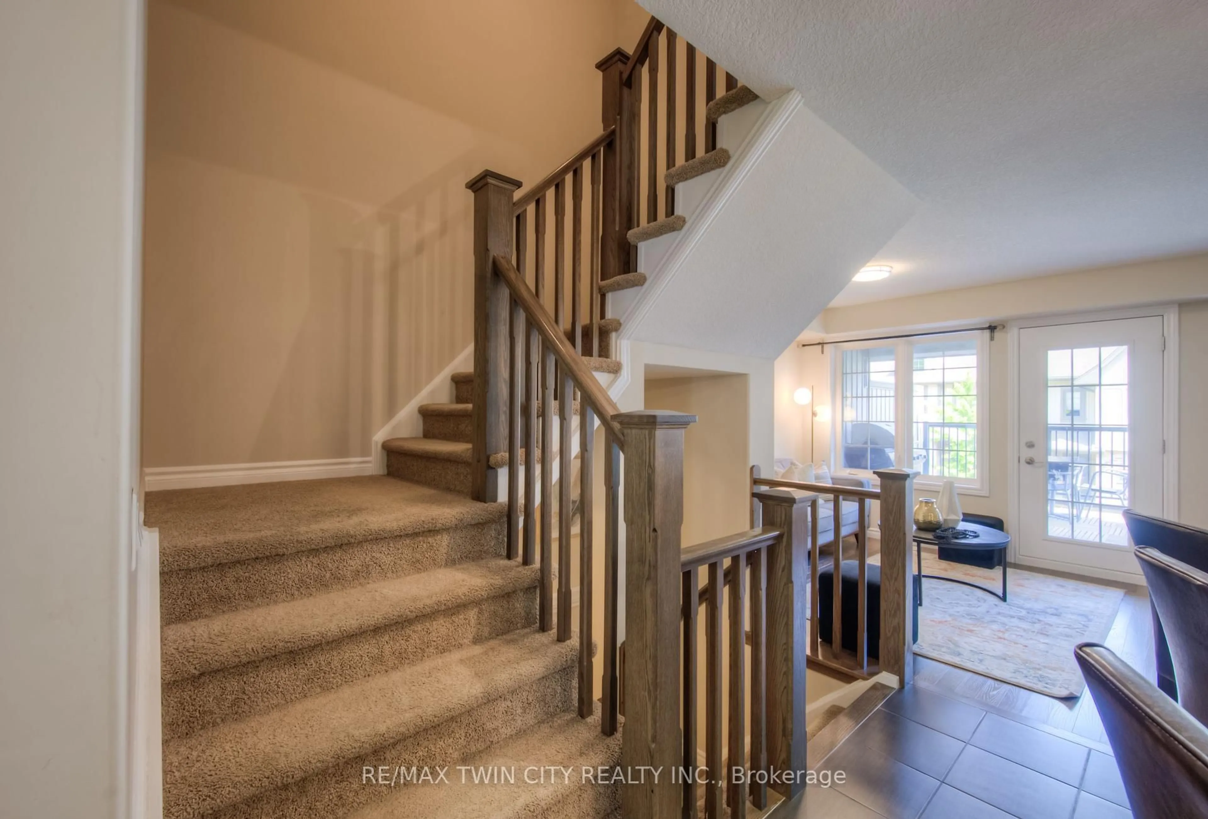 Stairs for 635 Saginaw Pkwy #18, Cambridge Ontario N1T 0C1
