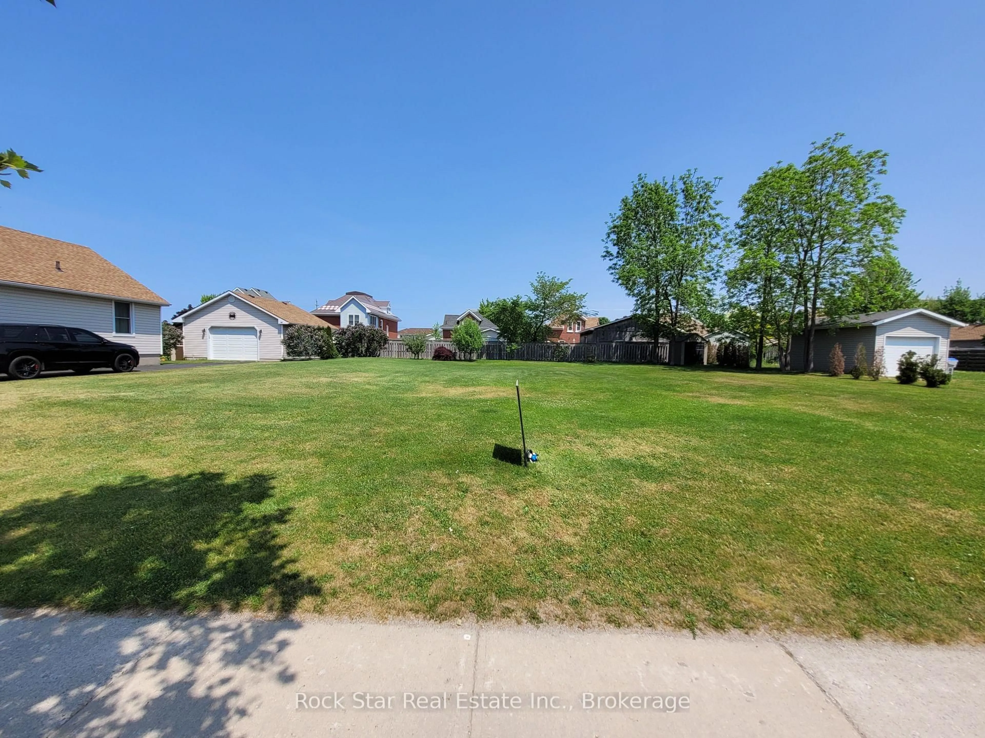 A pic from outside/outdoor area/front of a property/back of a property/a pic from drone, street for L277 PL457 Elgin Ave, Goderich Ontario N7A 1K6