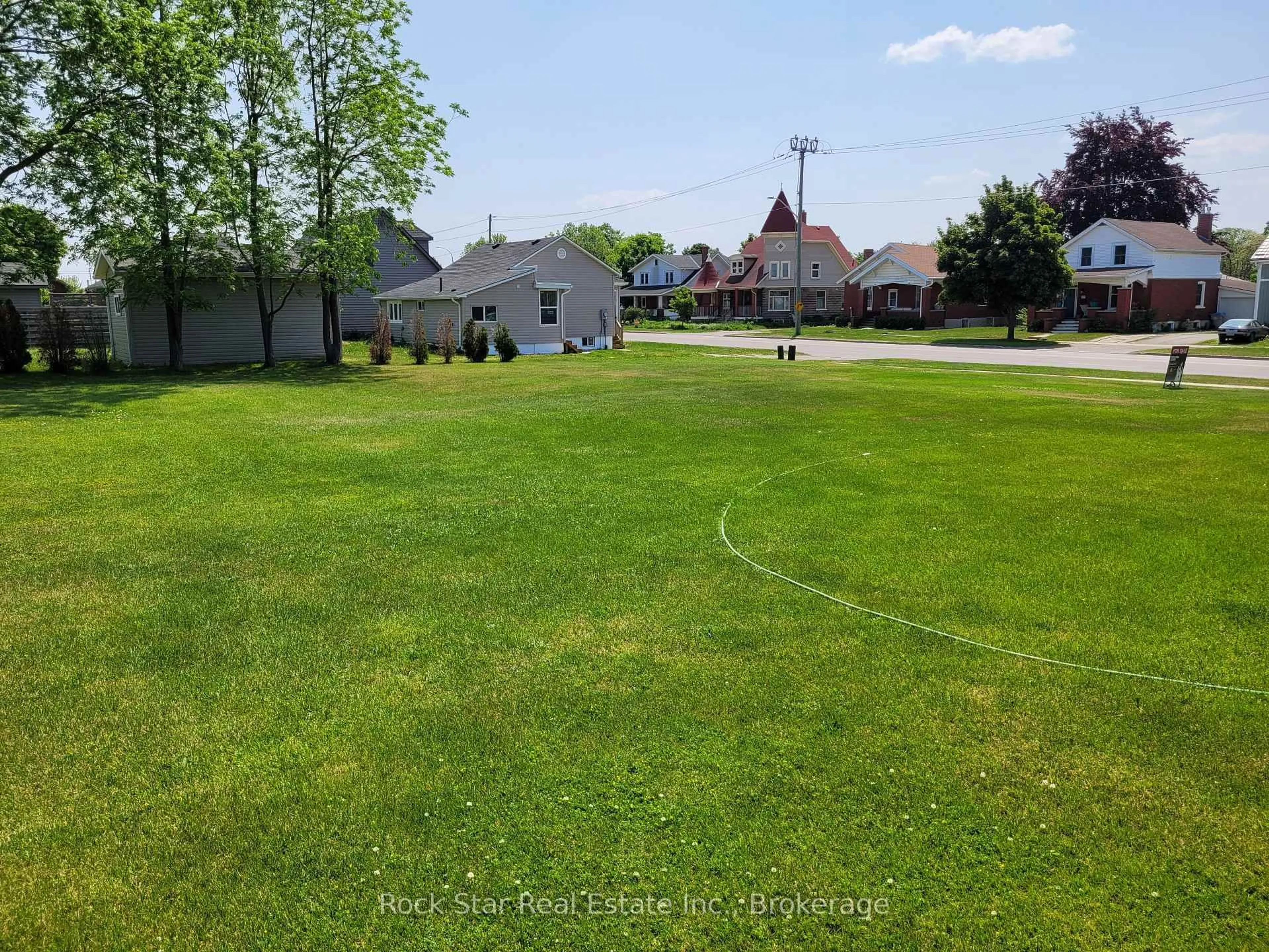A pic from outside/outdoor area/front of a property/back of a property/a pic from drone, street for L277 PL457 Elgin Ave, Goderich Ontario N7A 1K6
